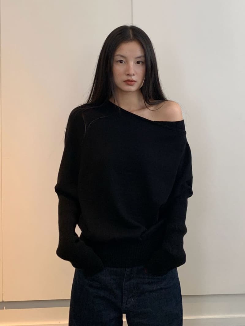 느긋한 바람 보트넥 오프숄더 풀오버 스웨터 여자 2026 년 디자인 센스 한 부서 루즈핏 비스듬한 어깨 니트 스웨터 맨위 이미지 3