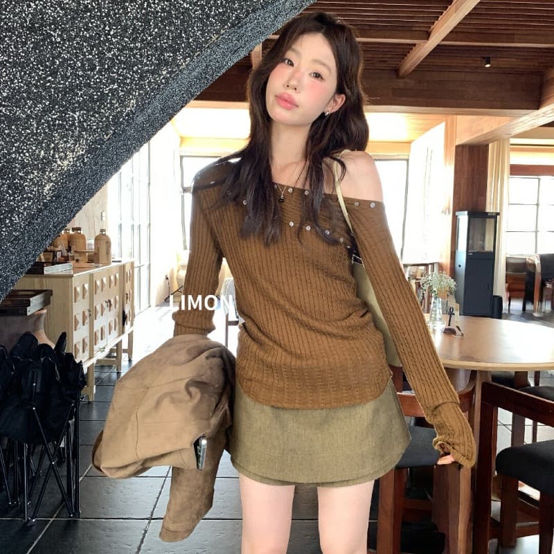 레몬 녹차 2026 가을 비스듬한 칼라 단추 니트 스웨터 여성 긴 소매 오프숄더 디자인 맨위 이미지 5