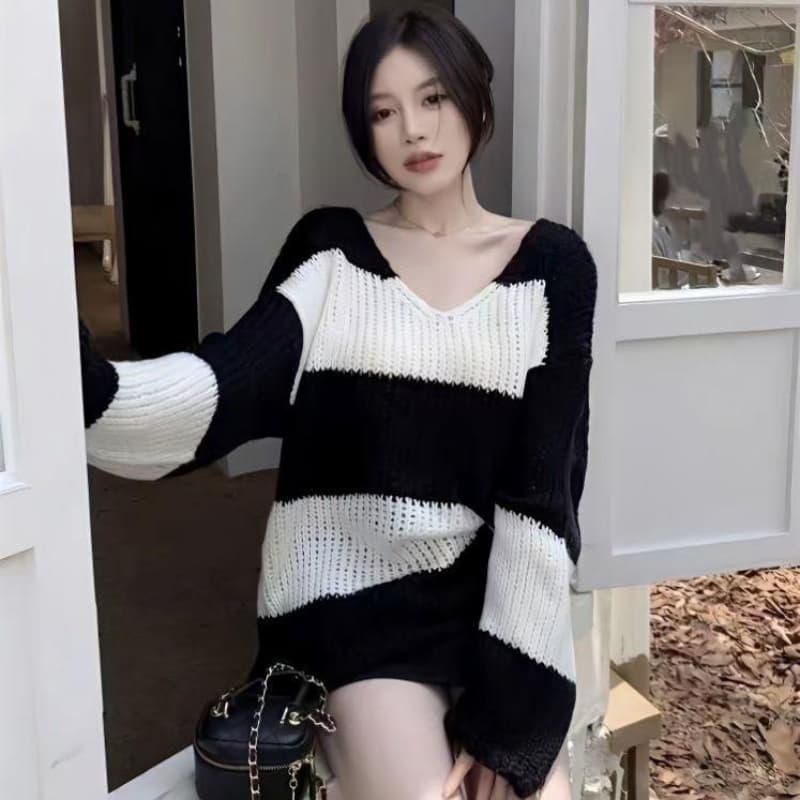 밝은 패치워크 색상 니트 스웨터 중간 길이 V넥 느긋한 바람 스트라이프 배색 찢어진 부분 스웨터 여자 이미지 3