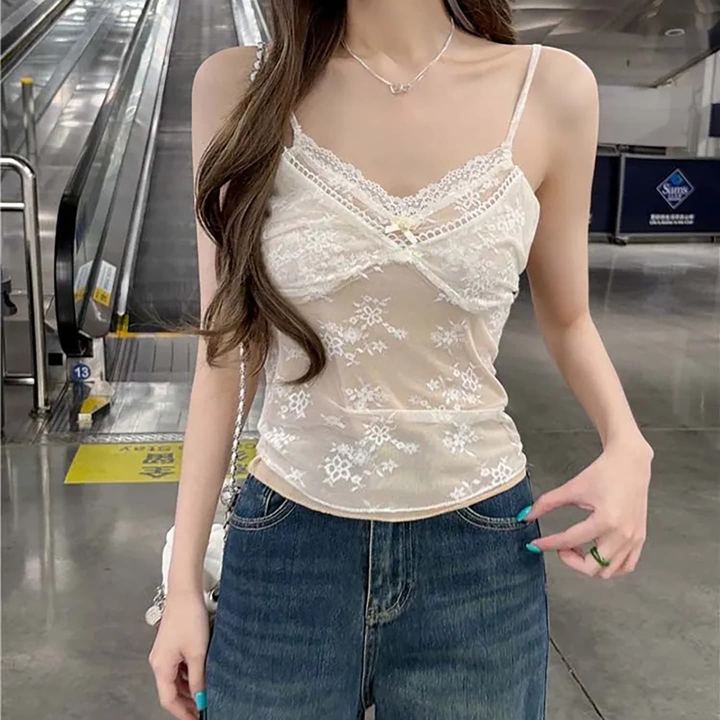 순수한 욕망 바람 캐미솔 2026 여름 새로운 레이스 측면 패치워크 몸매 가꾸기 디자인 센스 살구 색상 달콤한 매운맛 맨위 이미지 5