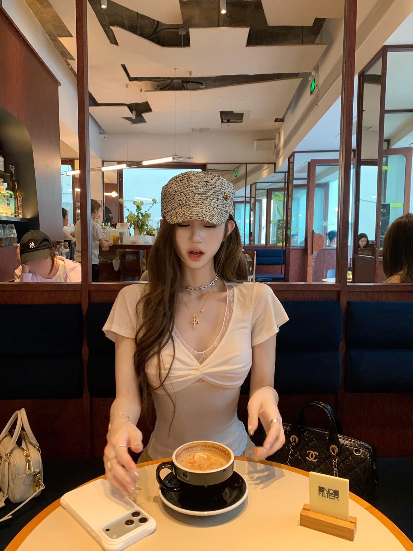 원본 주간 실크 V넥 레이스 비틀림 꼬집기 허리 반팔 티셔츠 여성 여름 핫걸 몸매 가꾸기 슬림해 보이는 긍정적 인 어깨 타이트 맨위 이미지 2
