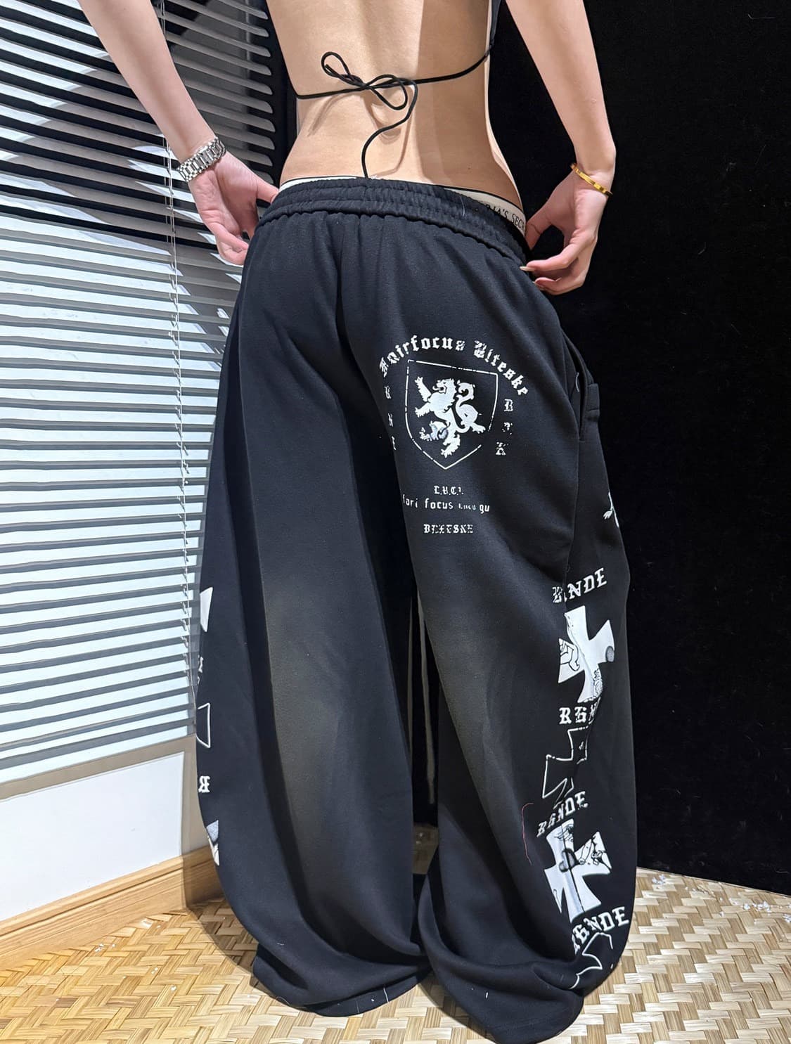 좋은 품질 한국 chic 아메리칸 레트로 마 오래된 알파벳 모통이 칼 웨이 바지 남녀 루즈핏 다용도 캐주얼 긴 바지 상세 이미지 8