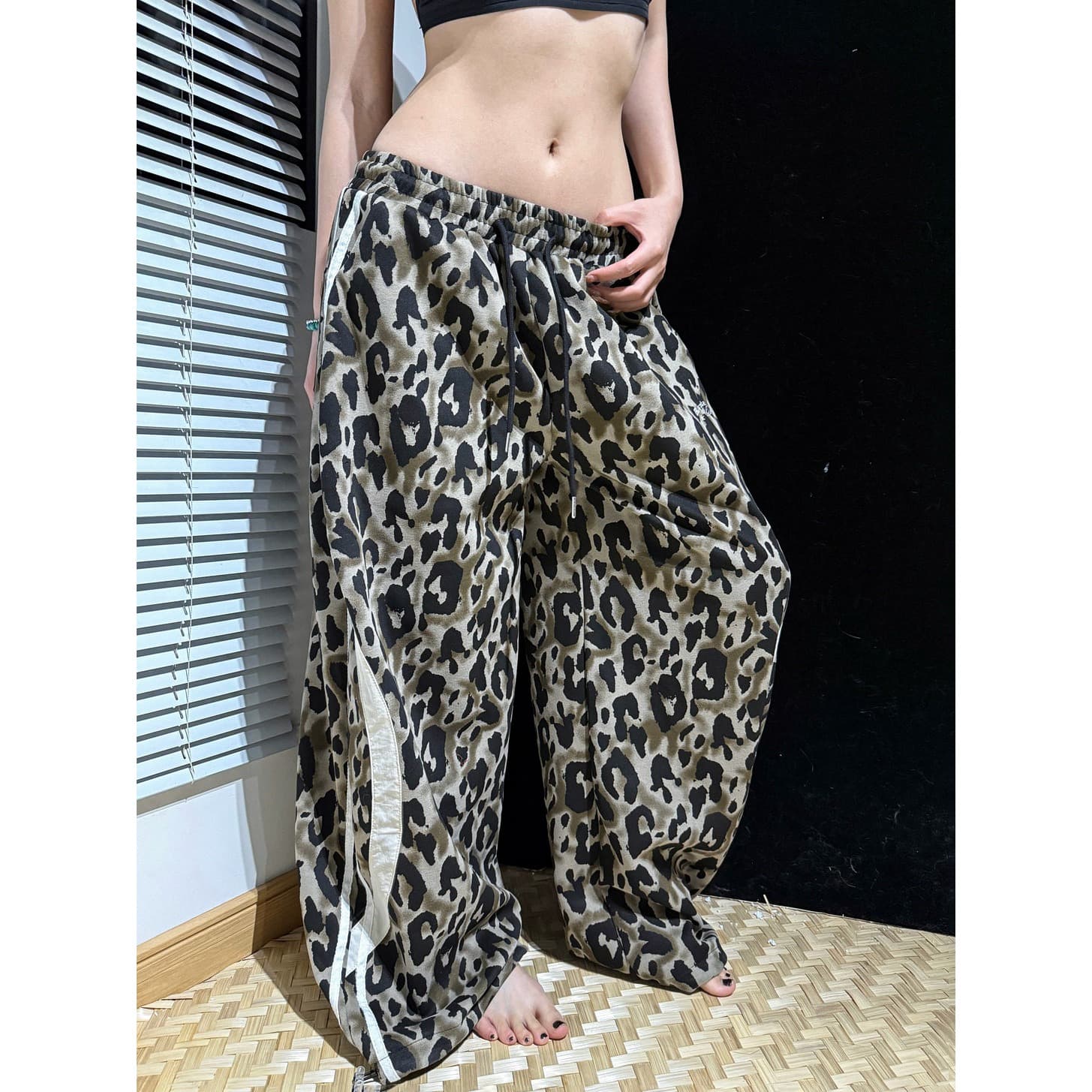 한국 chic 새로운 아메리칸 레트로 기사 바 레오파드 무늬 캐주얼 모통이 칼 긴 바지 여성 자수 넓은 다리 핫걸 웨이 바지 상세 이미지 6