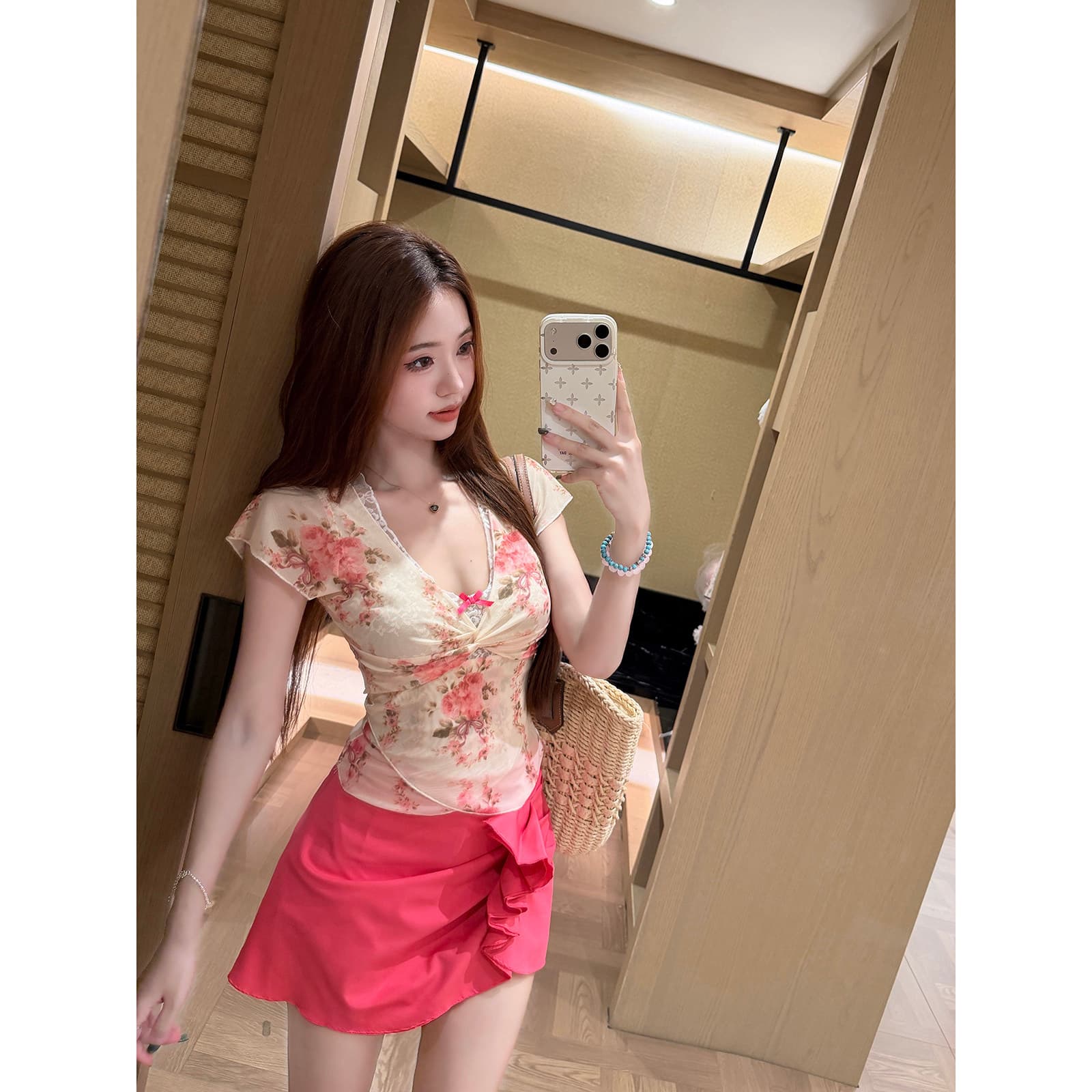 달콤한 매운맛 V넥 꽃무늬 프릴 반팔 티셔츠 반신 스커트 두 조각 여성 세트 여름 새로운 작은 키 패션 세트 상세 이미지 4