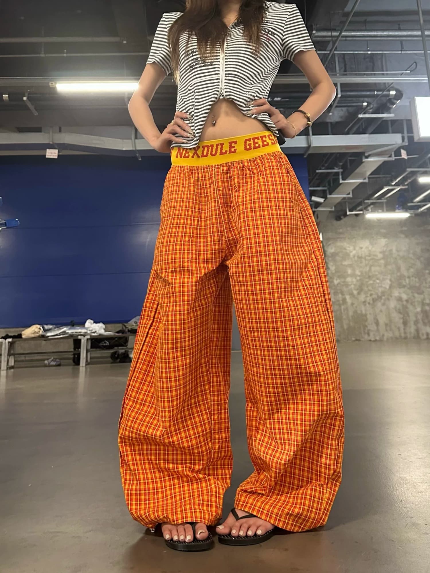 한국 chic 아메리칸 레트로 체크무늬 체크무늬 바지 여성 루즈핏 넓은 다리 모통이 칼 바닥 청소 운동 느긋한 캐주얼 바지 트렌디 이미지 2
