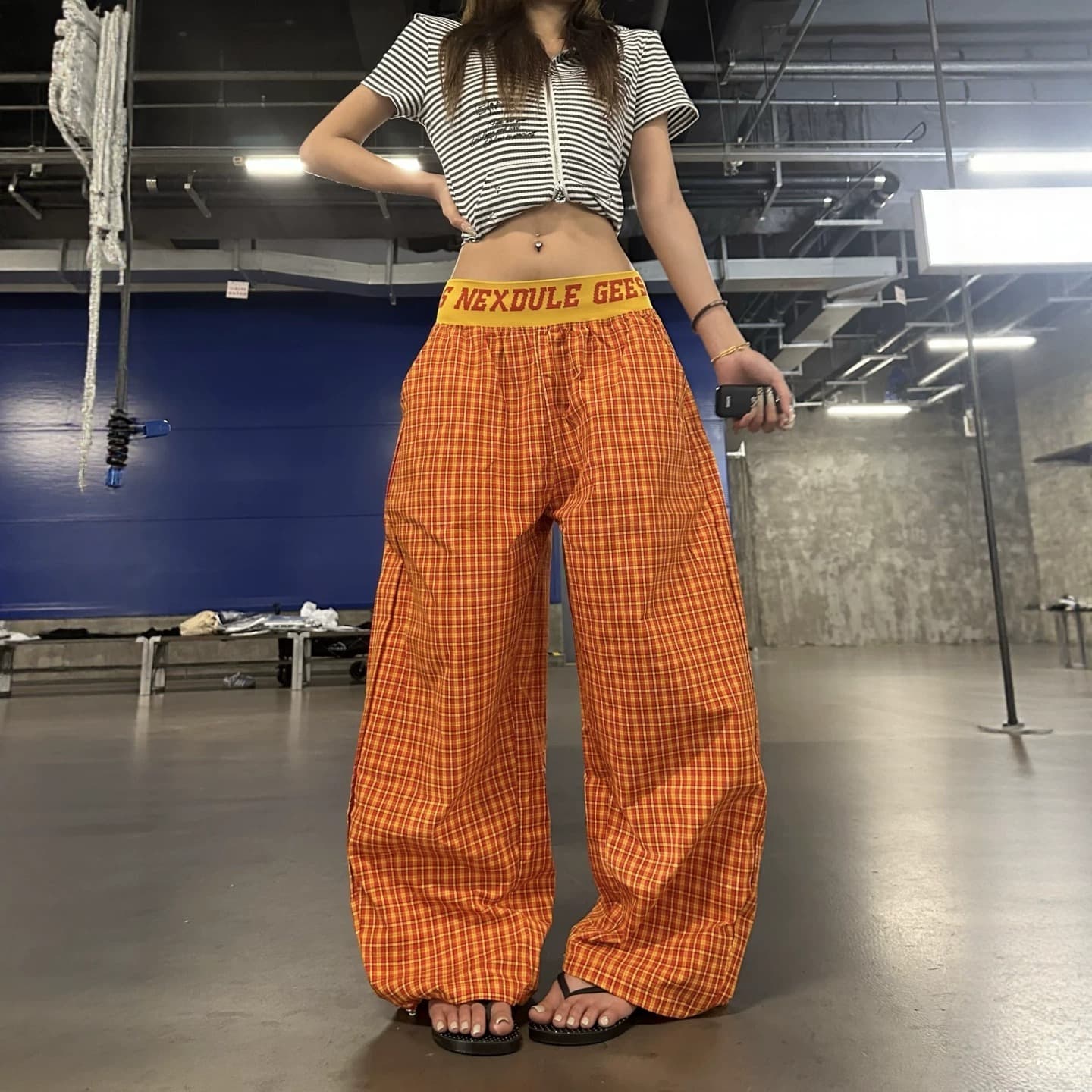 한국 chic 아메리칸 레트로 체크무늬 체크무늬 바지 여성 루즈핏 넓은 다리 모통이 칼 바닥 청소 운동 느긋한 캐주얼 바지 트렌디 상세 이미지 6