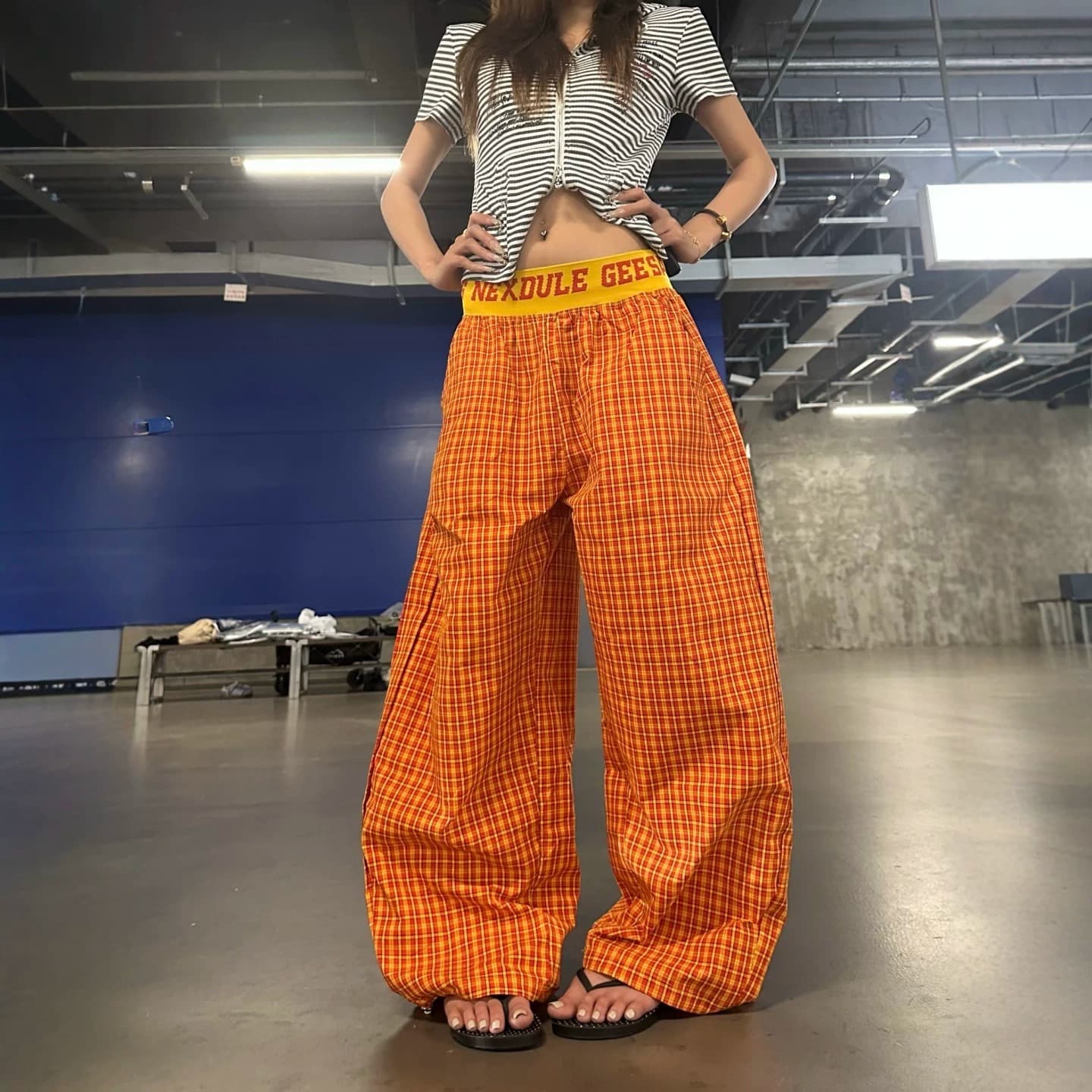 한국 chic 아메리칸 레트로 체크무늬 체크무늬 바지 여성 루즈핏 넓은 다리 모통이 칼 바닥 청소 운동 느긋한 캐주얼 바지 트렌디 상세 이미지 9