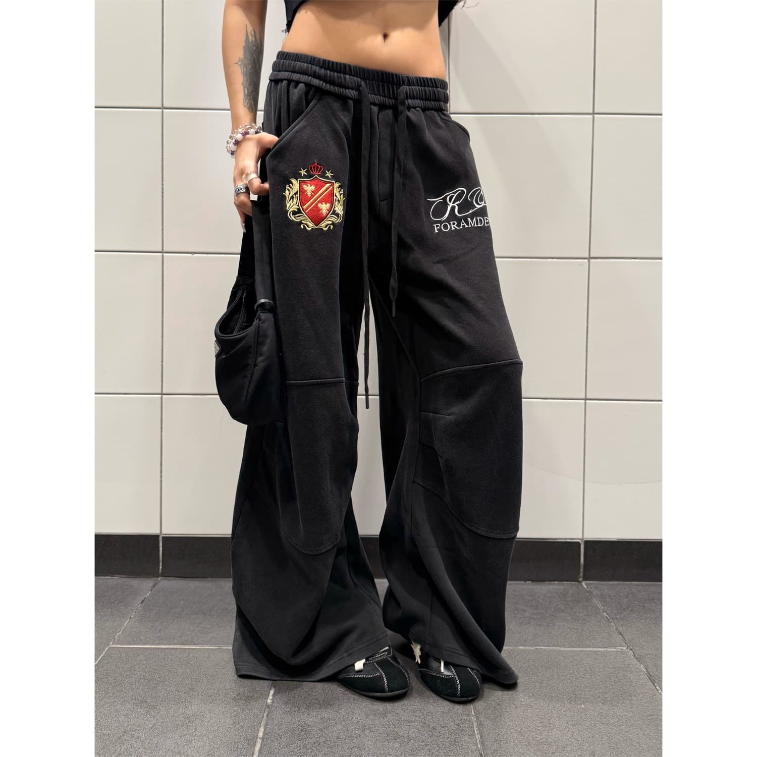 한국 chic 새로운 아메리칸 레트로 휘장 자수 모통이 칼 캐주얼 바지 여성 넓은 다리 마 오래된 핫걸 운동 긴 바지 이미지 2