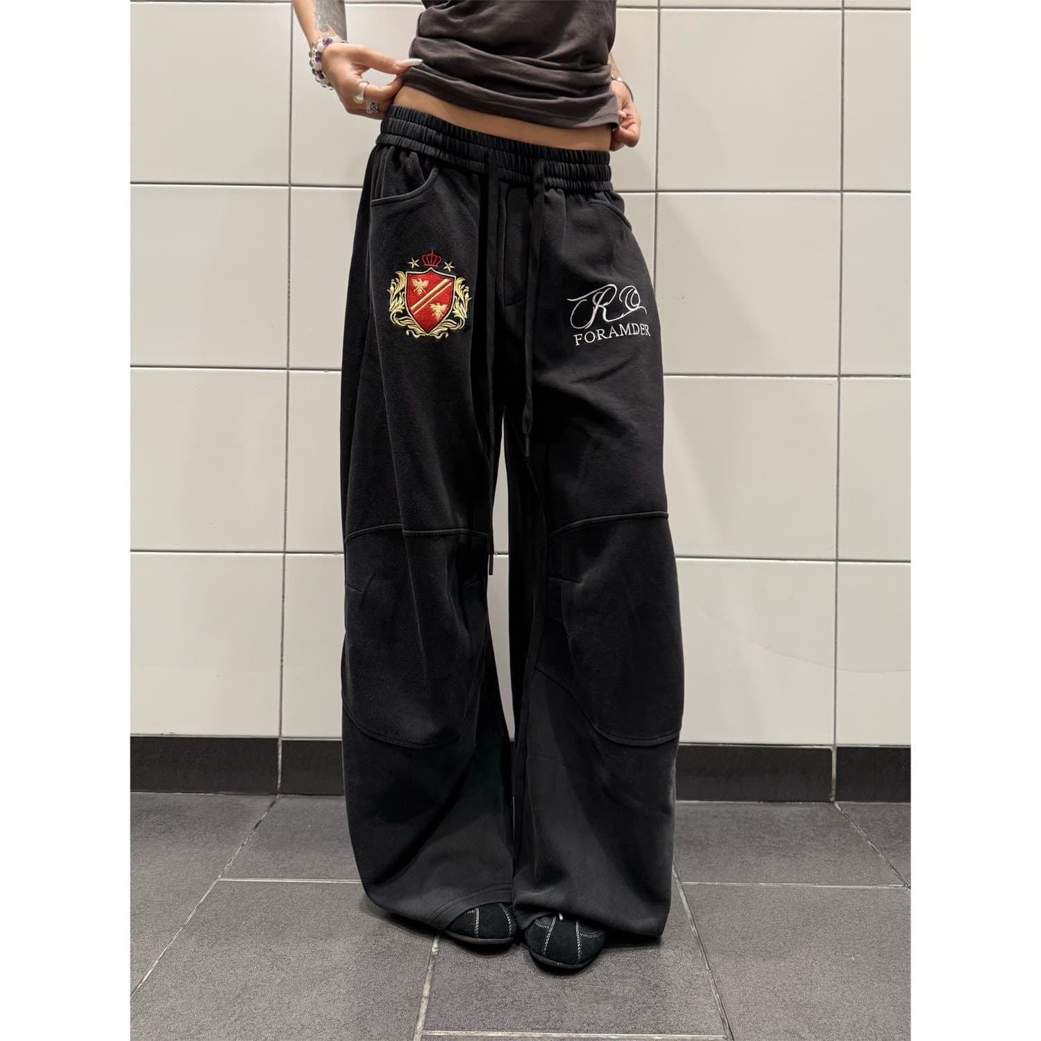 한국 chic 새로운 아메리칸 레트로 휘장 자수 모통이 칼 캐주얼 바지 여성 넓은 다리 마 오래된 핫걸 운동 긴 바지 이미지 4