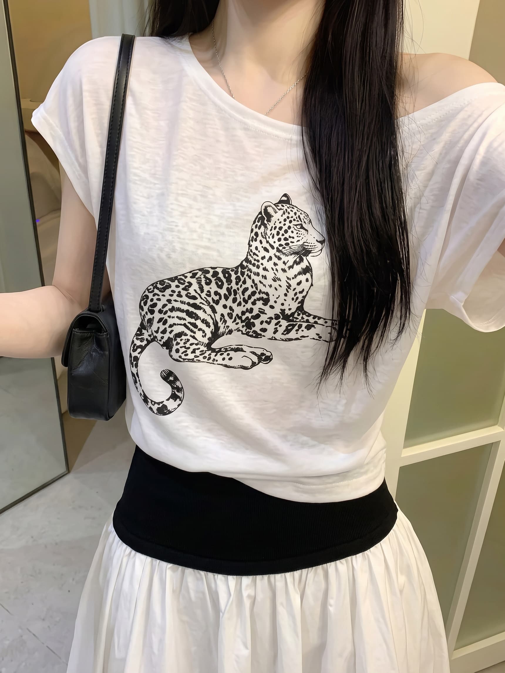 한국 스타일 아메리칸 핫걸 바람 레오파드 무늬 프린트 비스듬한 칼라 반팔 티셔츠 여성 여름 쇼트 스타일 오프숄더 루즈핏 캐주얼 맨위