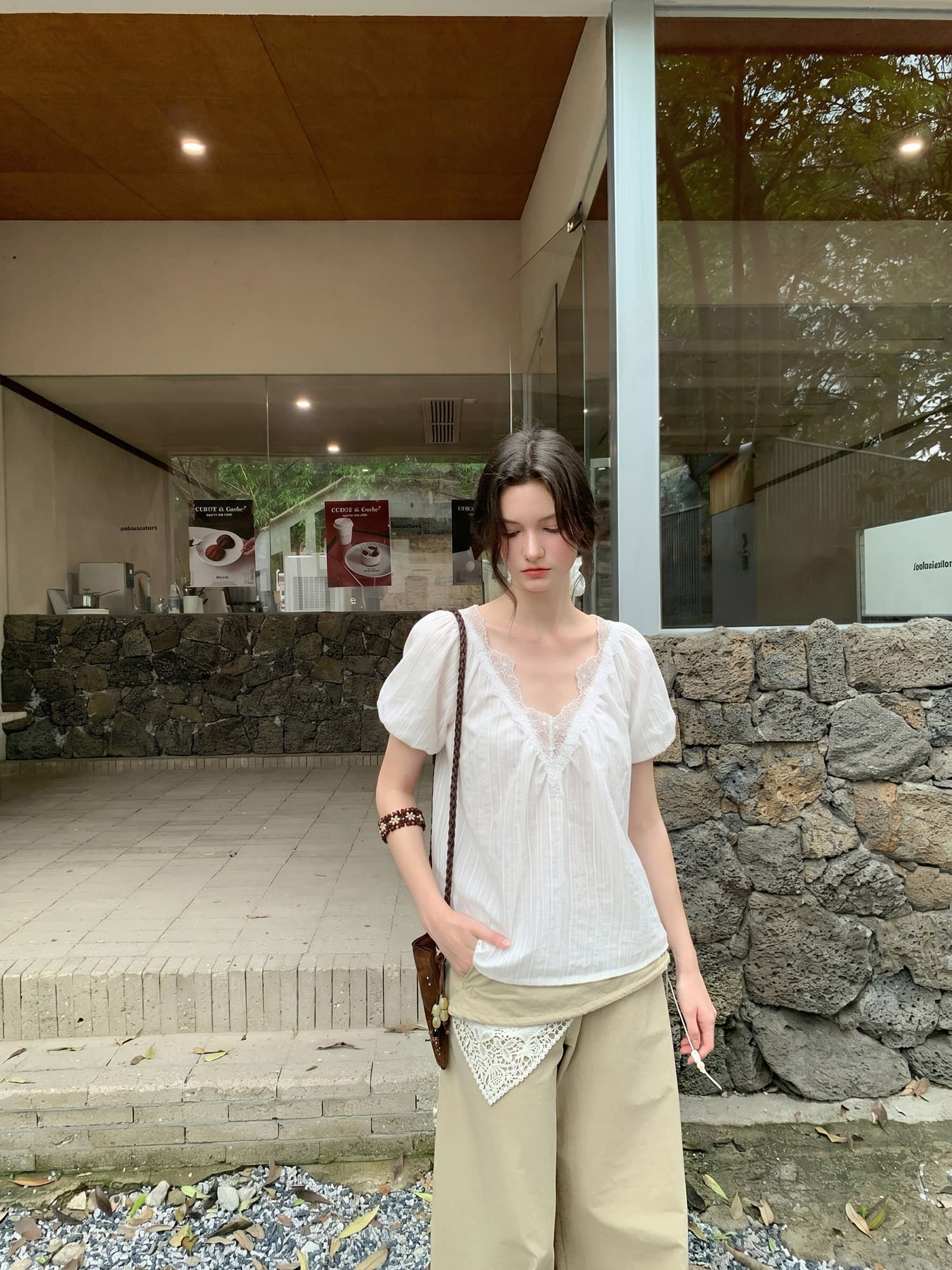 한국 스타일 아메리칸 여름 새로운 레이스 측면 V넥 거품 소매 반팔 티셔츠 여성 느긋한 루즈핏 도루 센스 달콤함 맨위 상세 이미지 3