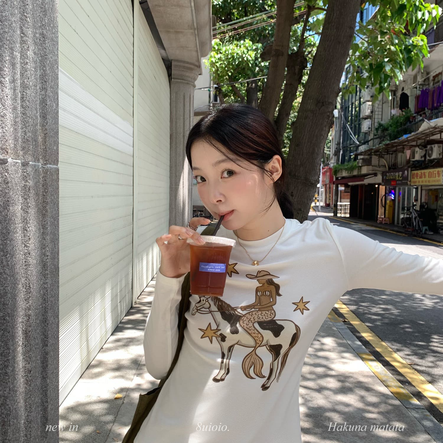 아메리칸 레트로 화이트 라운드 넥 쇼트 스타일 티셔츠 여성 가을 2026 새로운 루즈핏 슬림해 보이는 재미있는 프린트 맨위 이미지 5