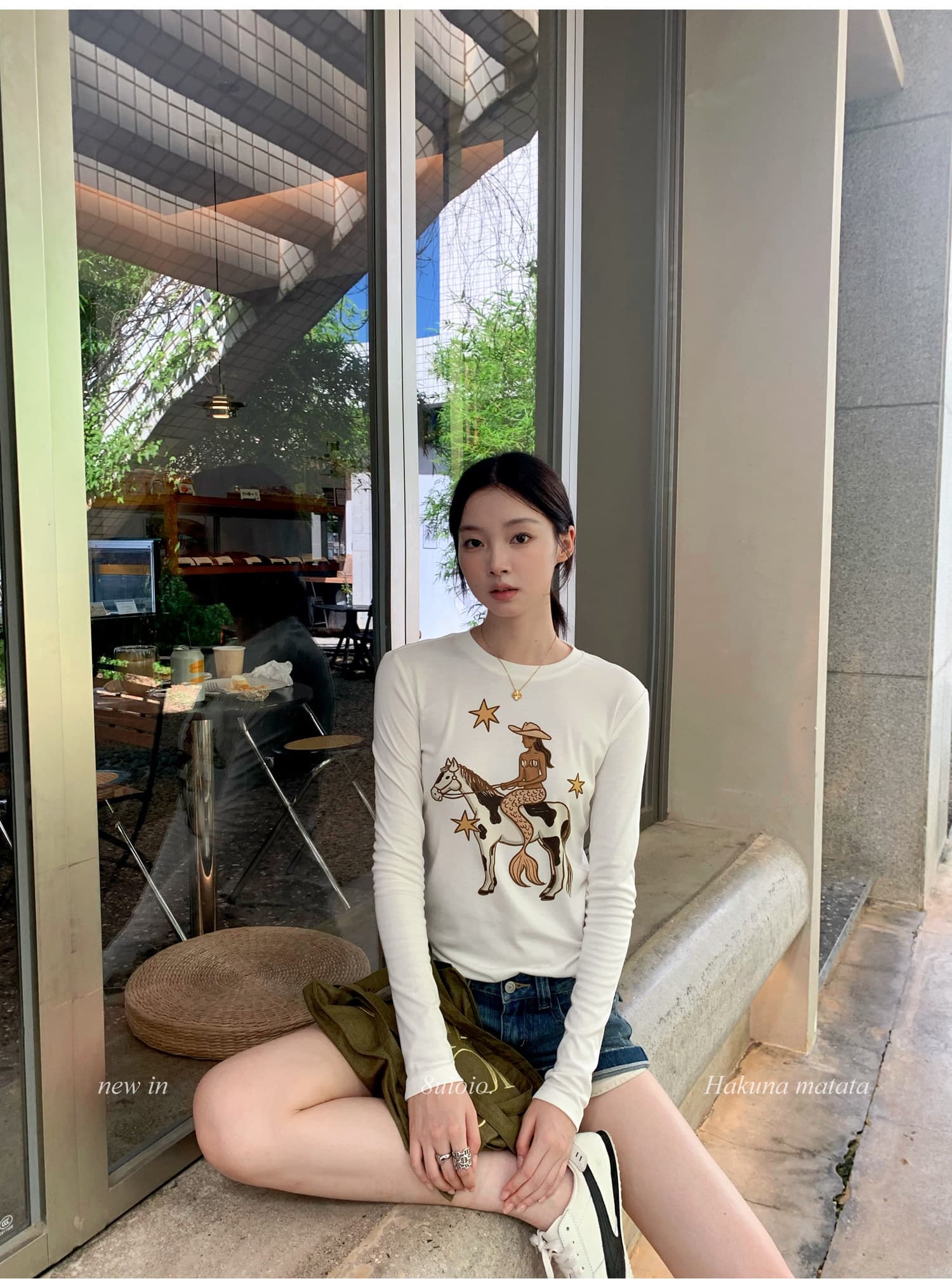 아메리칸 레트로 화이트 라운드 넥 쇼트 스타일 티셔츠 여성 가을 2026 새로운 루즈핏 슬림해 보이는 재미있는 프린트 맨위 상세 이미지 3