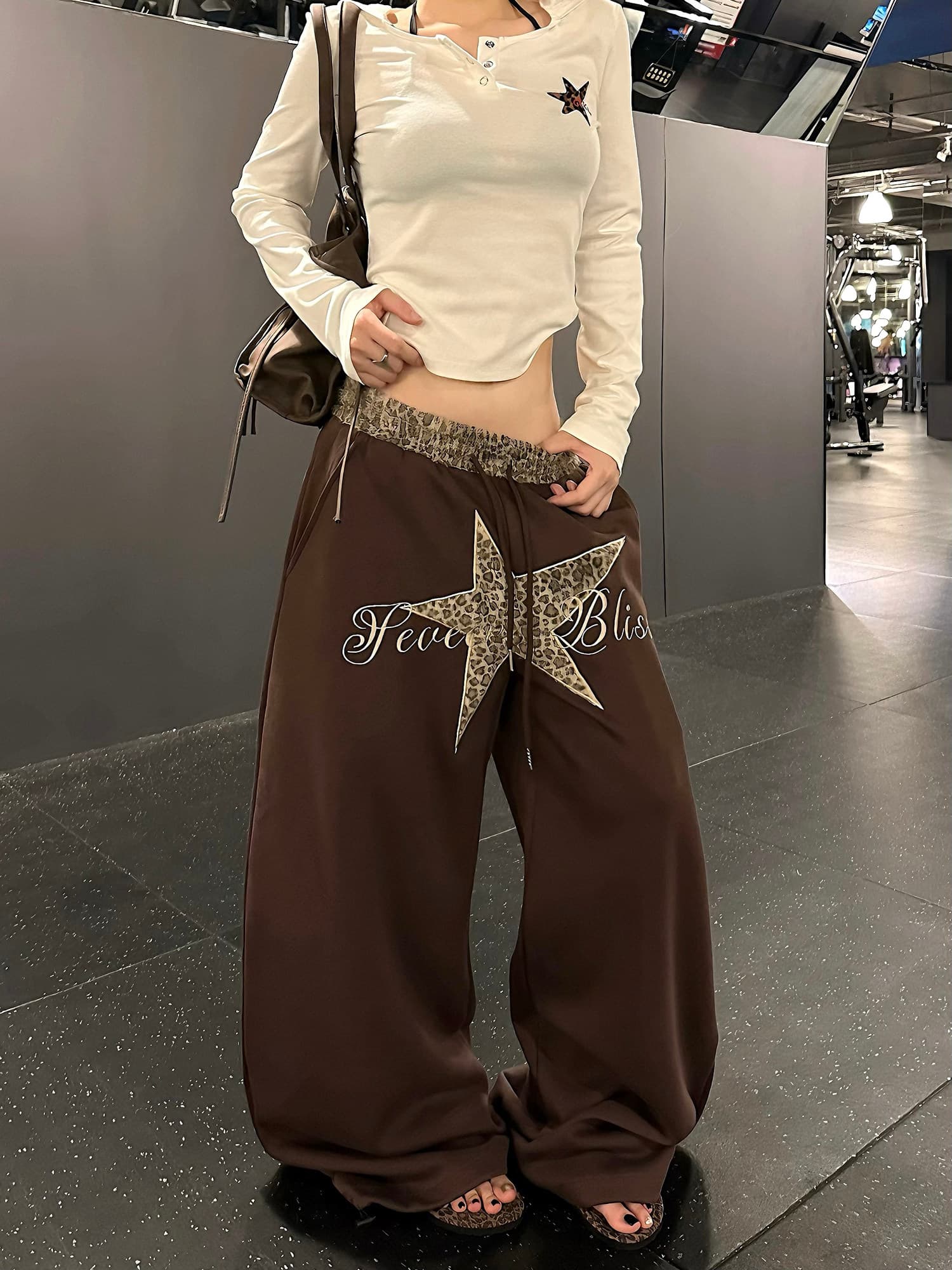좋은 품질 가을 새로운 아메리칸 레오파드 무늬 별 자수 캐주얼 바지 남녀 루즈핏 넓은 다리 운동 바닥 청소 바지 상세 이미지 27