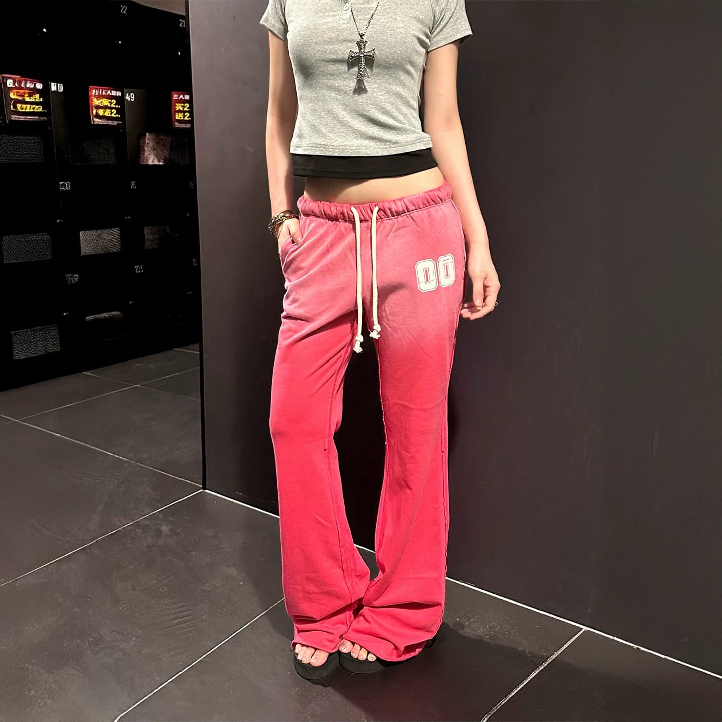 좋은 품질 아메리칸 레트로 숫자 프린트 부츠컷 펌프 로프 스트레이트 팬츠 여성 레저 슬림해 보이는 다용도 트렌드 긴 바지 상세 이미지 27