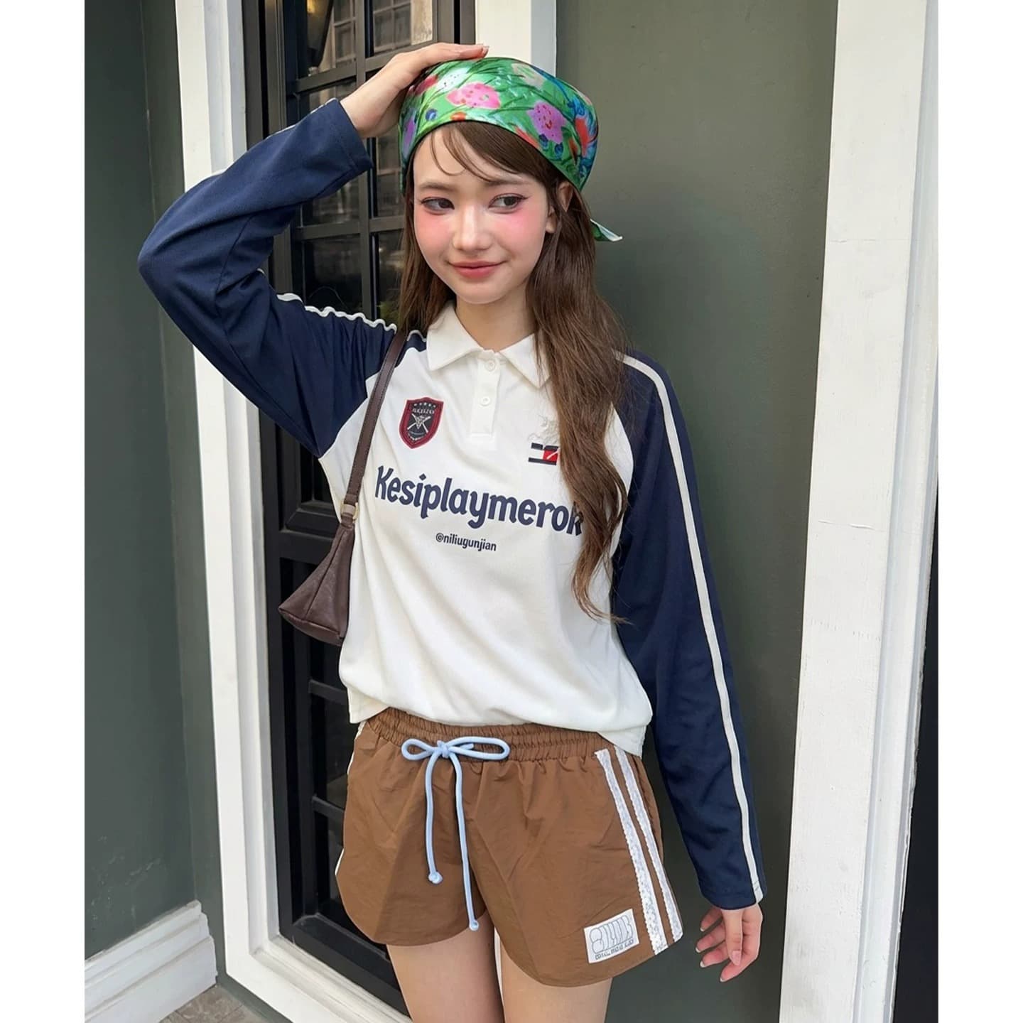 좋은 품질 아메리칸 레트로 POLO 칼라 삽입 어깨 소매 긴팔 알파벳 날다 말 휘장 프린트 캐주얼 운동 티셔츠 여성