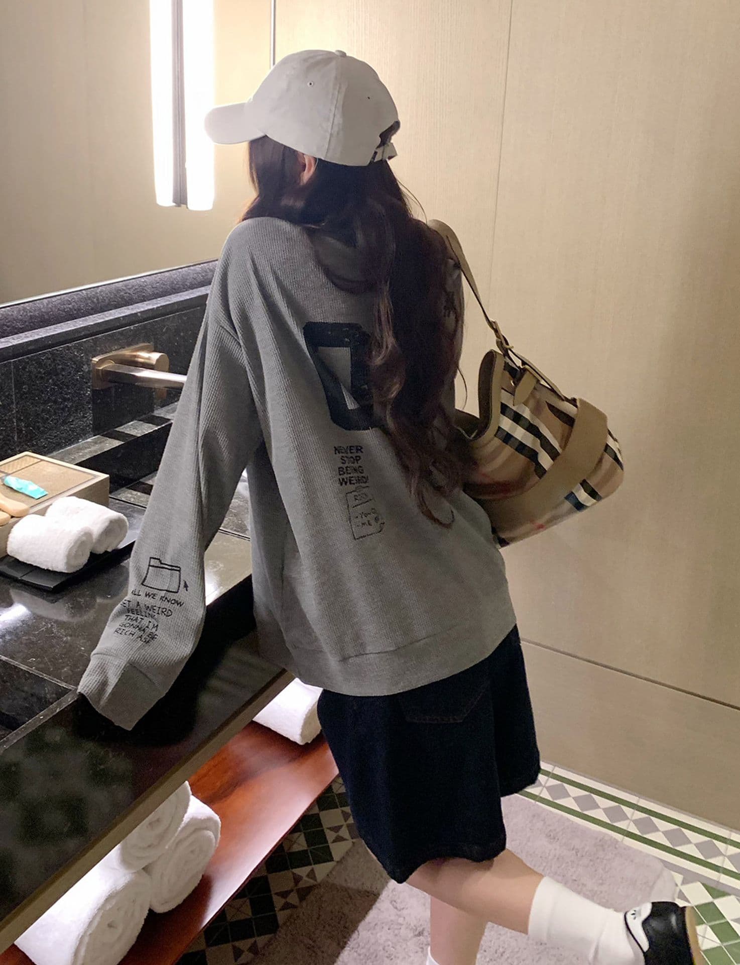 좋은 품질 후아 남편 그리드 가을 새로운 아메리칸 레트로 긴팔 여성 한국 스타일 루즈핏 전후 프린트 캐주얼 티셔츠 트렌디 이미지 3