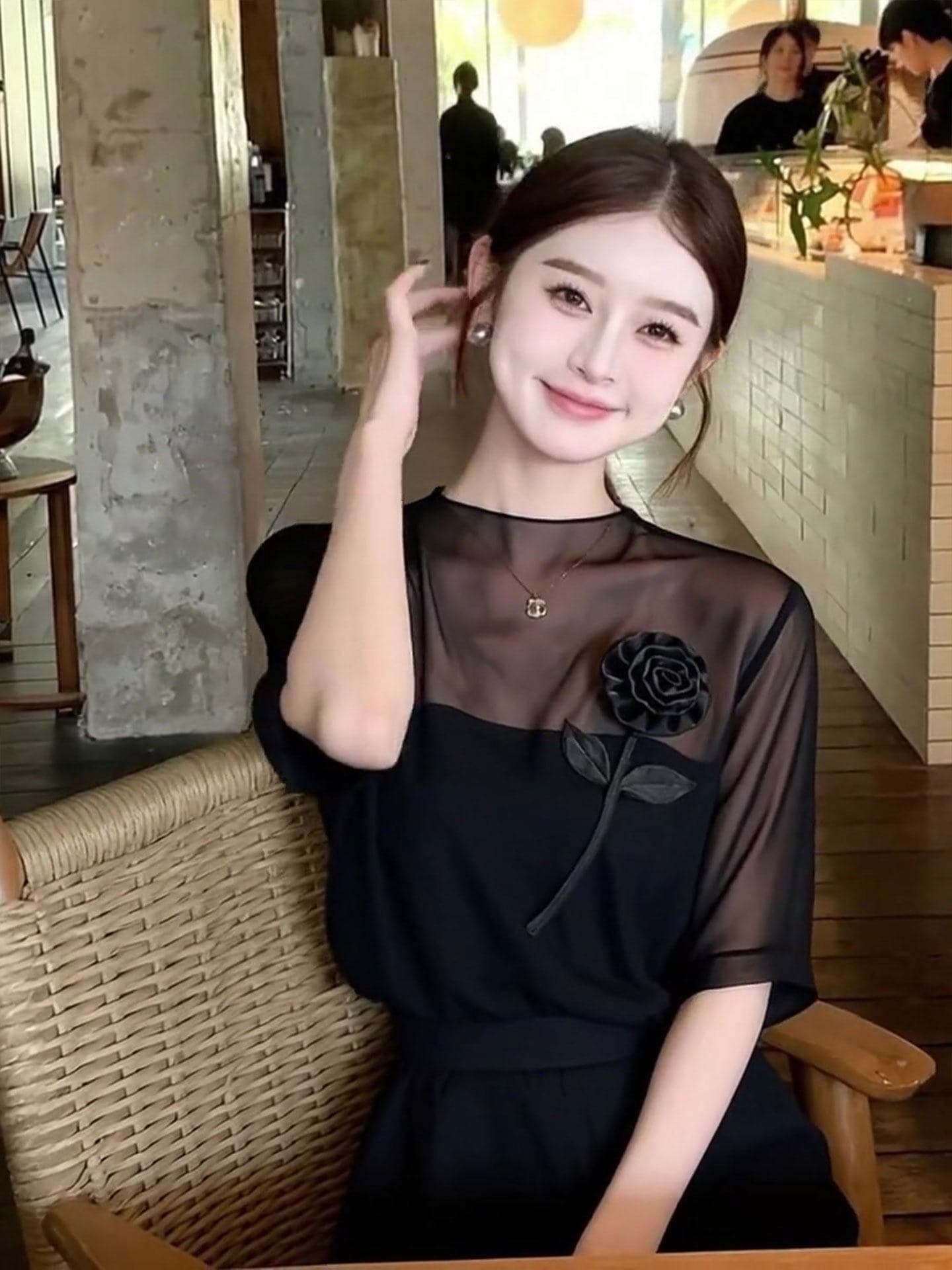 프랑스식 고급 센스 반팔 여성 티셔츠 봄 새로운 장미 외국 가스 Chic 디자인 센스 망사 검정색 맨위 여성 상세 이미지 3
