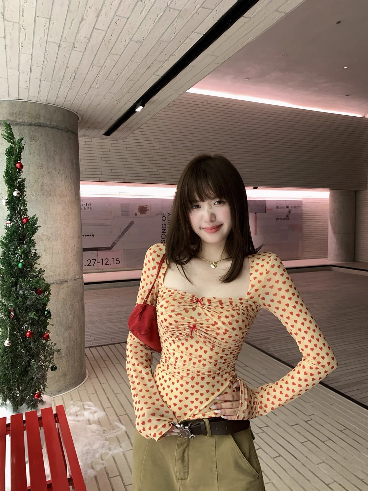 작은 6 월 6 월 브리트니 뮤 S 달콤한 라스베리 축제 분위기 센스 레이스 하트 신축성 니트 핀치 Pleat 작은 셔츠 상세 이미지 1