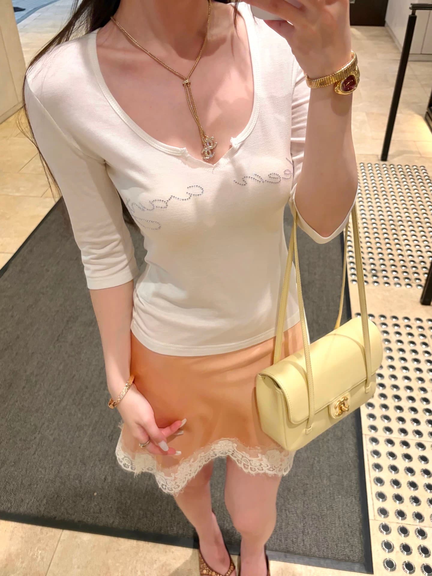 wuu2sweet 우 너무 달콤한 대 u 칼라 핫픽스 중간 소매 맨위 여성 몸매 가꾸기 슬림해 보이는 캐주얼 다용도 반팔 티셔츠 상세 이미지 4