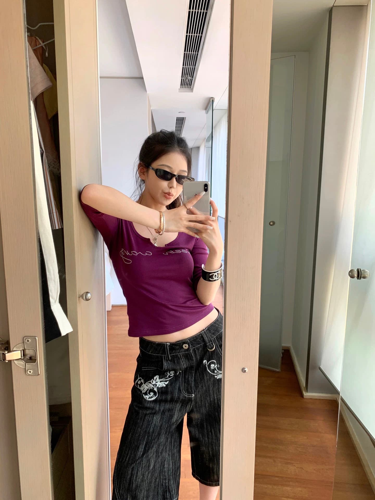 wuu2sweet 우 너무 달콤한 대 u 칼라 핫픽스 중간 소매 맨위 여성 몸매 가꾸기 슬림해 보이는 캐주얼 다용도 반팔 티셔츠 상세 이미지 6