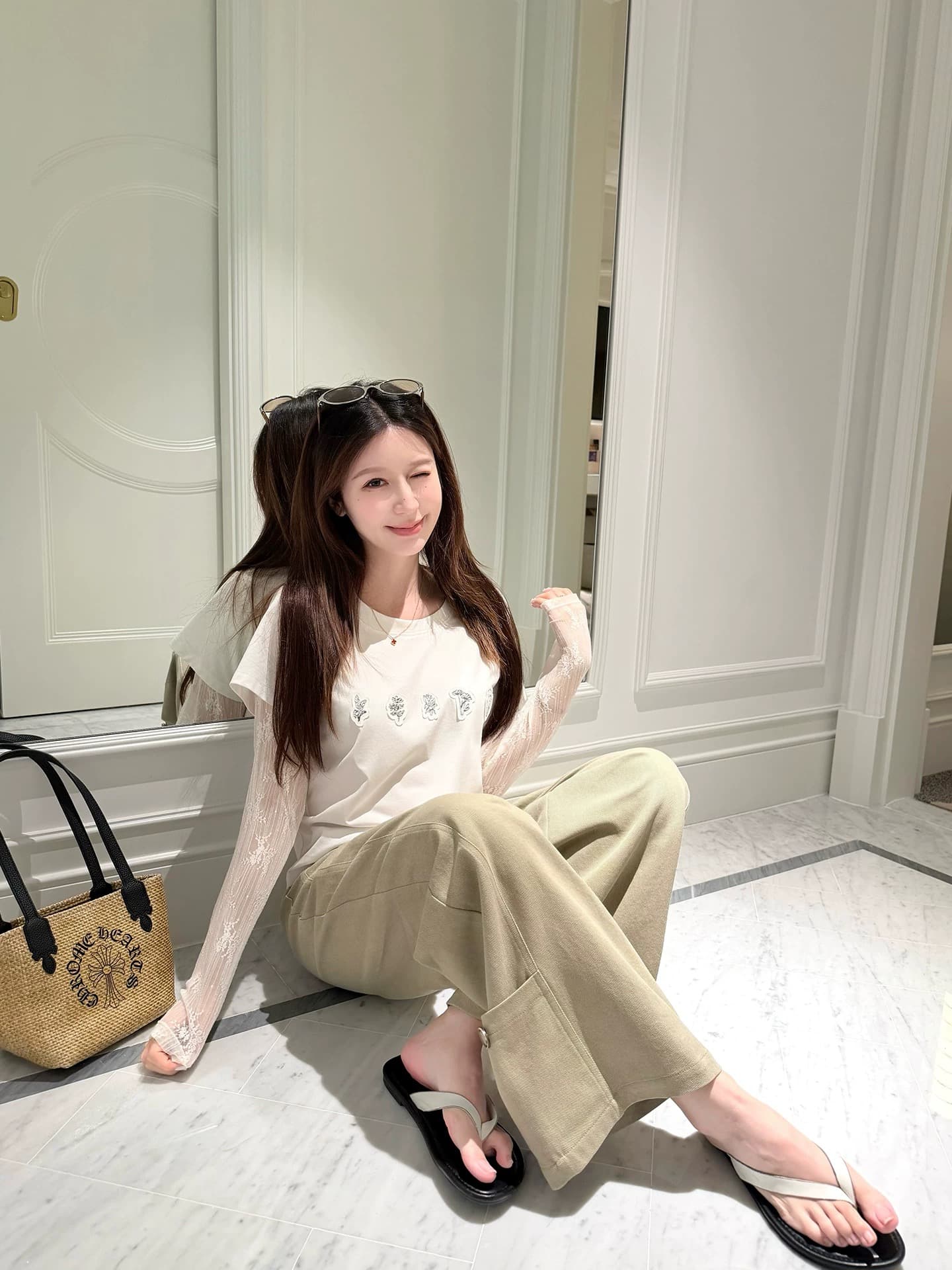 양 양 yangruoyu 꽃에서 나비 춤 레이스 조각 패치 자수 디자인 센스 페이크 레이어드 긴팔 티셔츠 여성 이미지 2