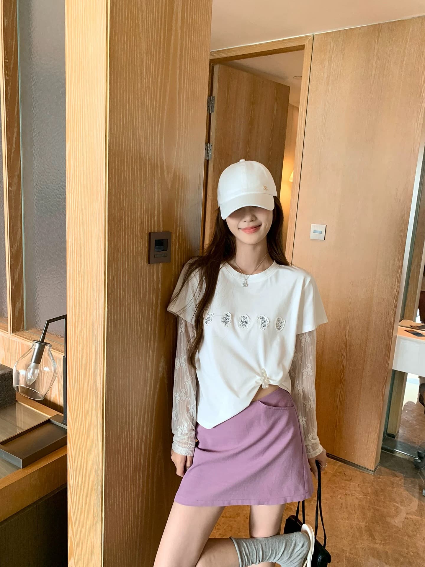 양 양 yangruoyu 꽃에서 나비 춤 레이스 조각 패치 자수 디자인 센스 페이크 레이어드 긴팔 티셔츠 여성