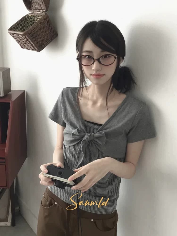 sanwild 한 부서 작은 대중 다용도 레트로 스트라이프 나비 매듭 스트랩 디자인 센스 쇼트 스타일 반팔 티셔츠 맨위 여성 상세 이미지 4