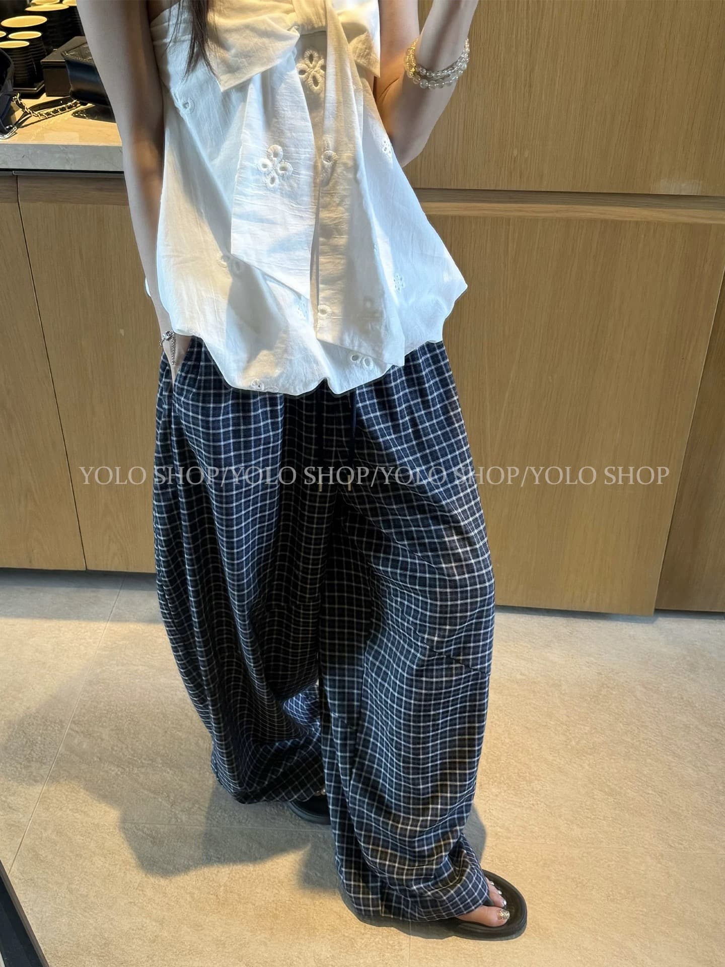 yolo shop 파란색 체크무늬 질감 센스 캐주얼 바지 얇은 여름 한 부서 느긋한 바람 루즈핏 모통이 칼 바지 여성 이미지 2