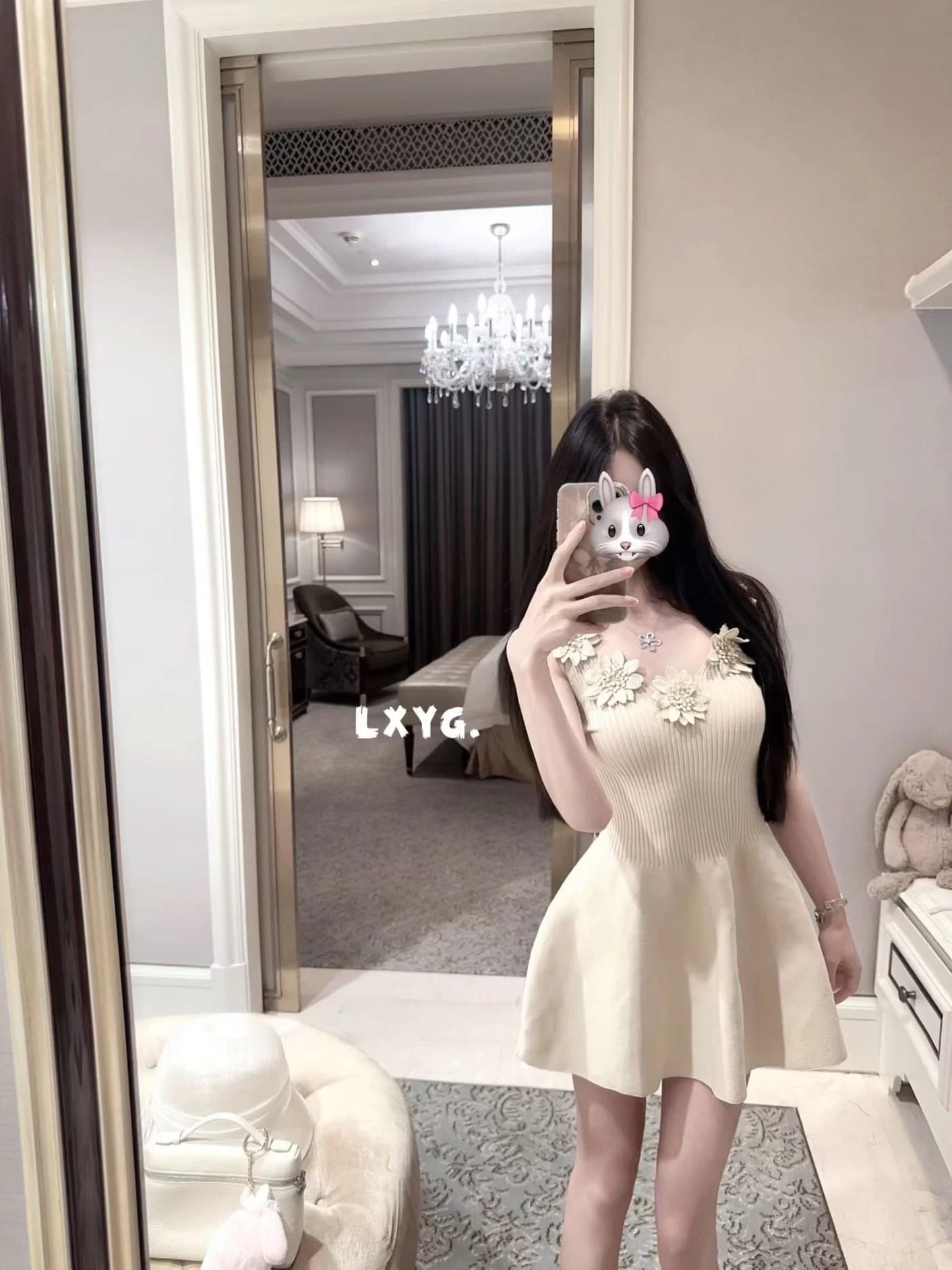 lxyg2026 여름 품격 3 차원 꽃 V넥 슬립 드레스 디자인 센스 꼬집기 허리 몸매 가꾸기 슬림해 보이는 니트 드레스 상세 이미지 1