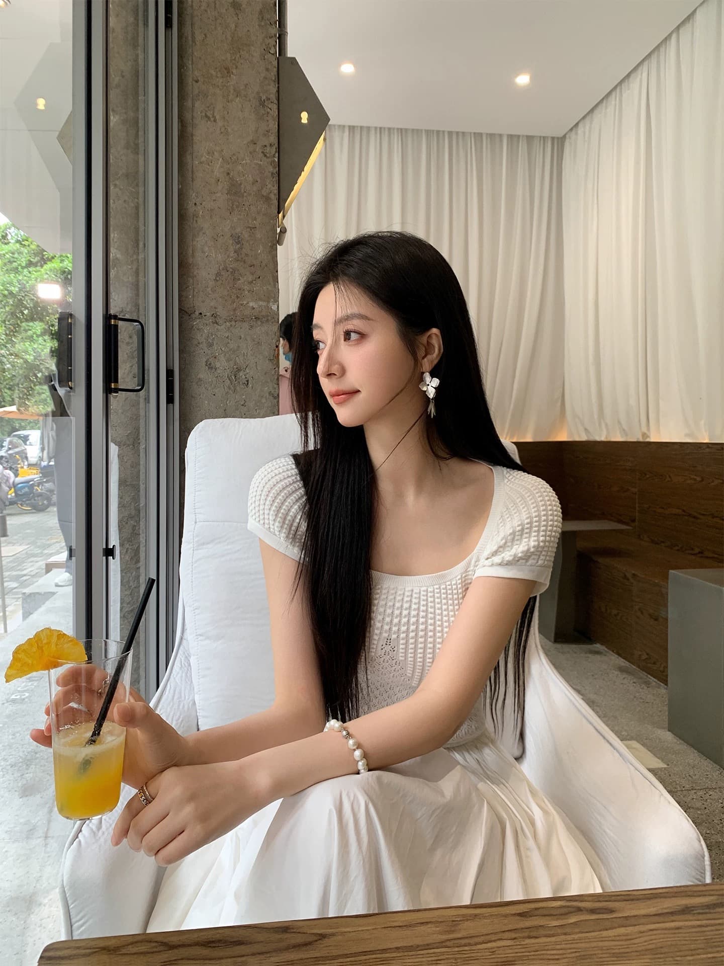 ada miss 화이트 관대 한 칼라 반팔 홀로우 아웃 주간 실크 몸매 가꾸기 슬림해 보이는 니트 쇼트 스타일 맨위 여성 여름 새로운 상세 이미지 3