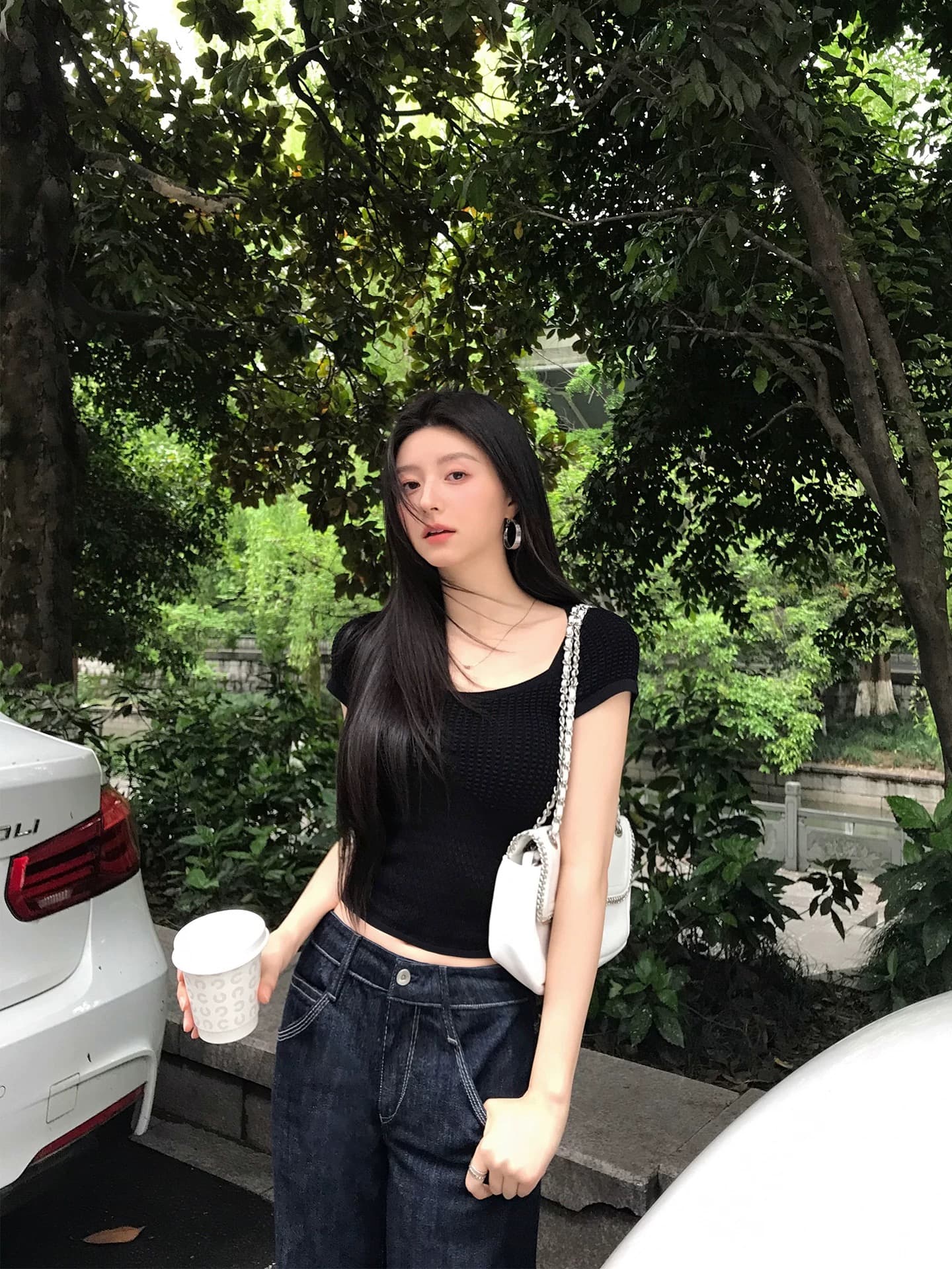 ada miss 화이트 관대 한 칼라 반팔 홀로우 아웃 주간 실크 몸매 가꾸기 슬림해 보이는 니트 쇼트 스타일 맨위 여성 여름 새로운 상세 이미지 4