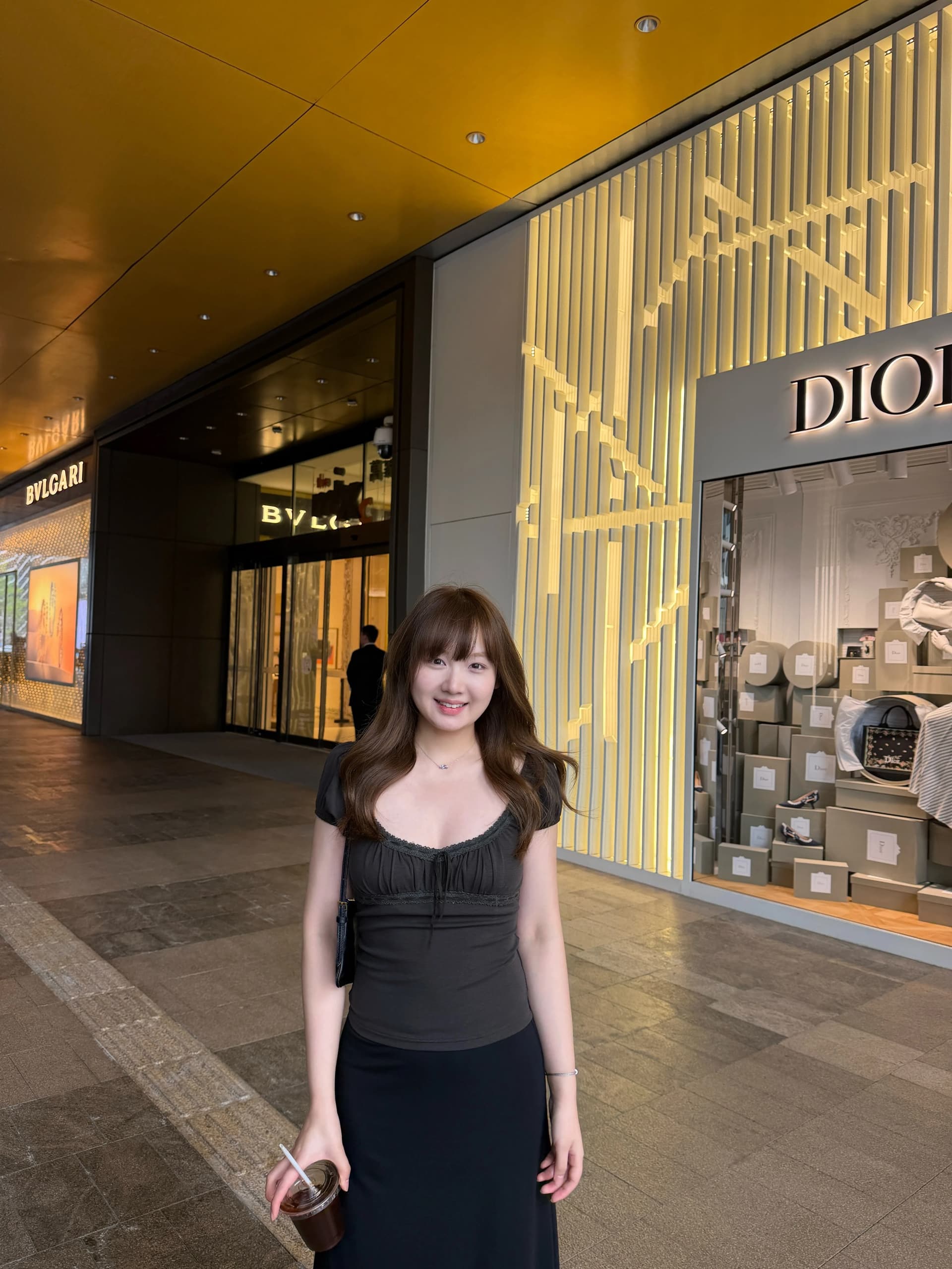 doudou 여드름 디자인 센스 레이스 광장 칼라 반팔 작은 셔츠 여름 2026 새로운 몸매 가꾸기 슬림해 보이는 다용도 티셔츠 여성 이미지 2