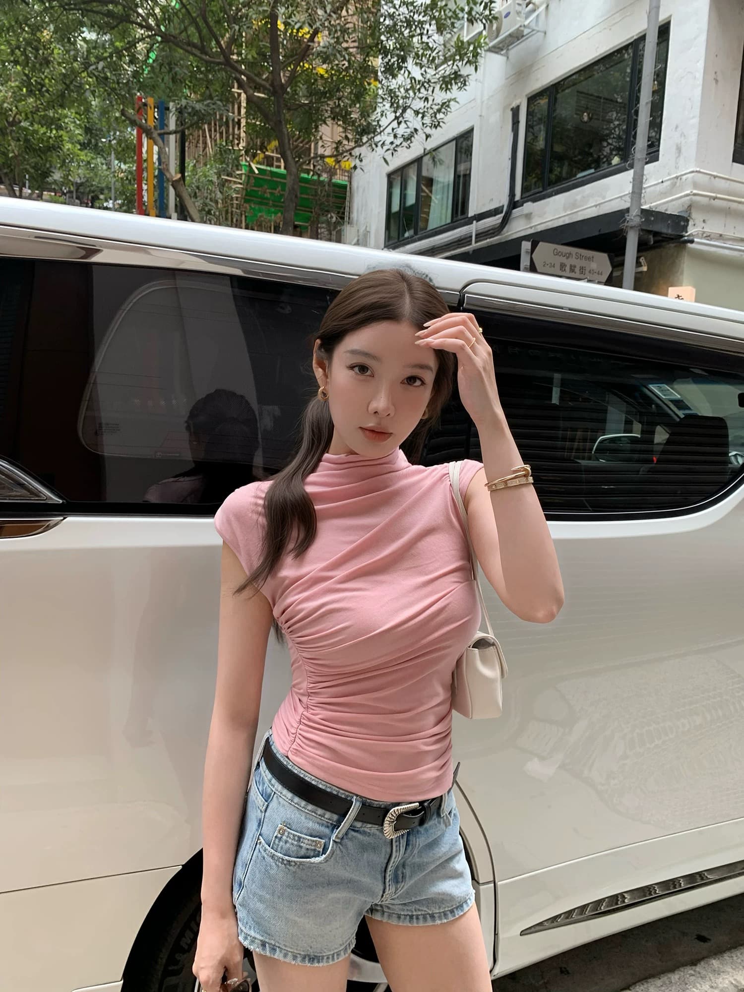 시 웨이 리앙 서있는 자르다 t 2026 새로운 뽕나무 누에 실크 아세트산 프로 피부 주름 3 차원 자르기 패키지 소매 백리스 티셔츠 여성 상세 이미지 7