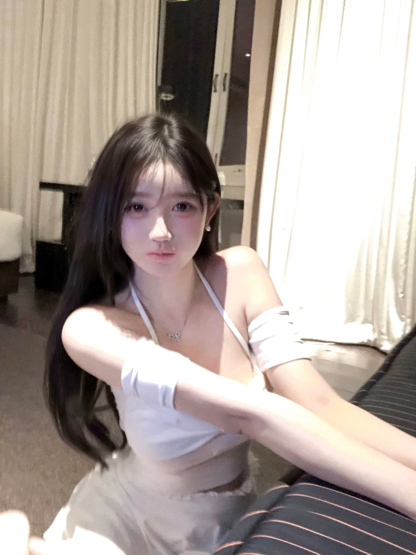 만약 언어 맞춤 순수한 하얀 달빛 순수한 욕망 품격 오프숄더 행침 목 슬립 맨위 반 스커트 니트 투피스 세트 이미지 3