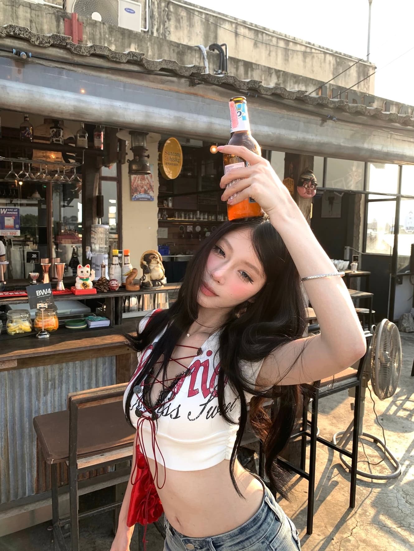 pinksoya 분말 콩 jennie 같은 단락 반팔 티셔츠 여성 십자가 홀로우 아웃 알파벳 프린트 핫걸 맨위