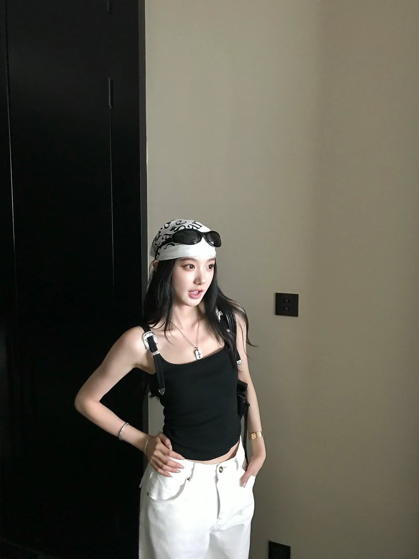 지구 Ouyang si 서비스 사랑 핫걸 센스 손 사 가게 디자인 센스 금속 버클 어깨끈 핫걸 광장 칼라 조끼 이미지 3