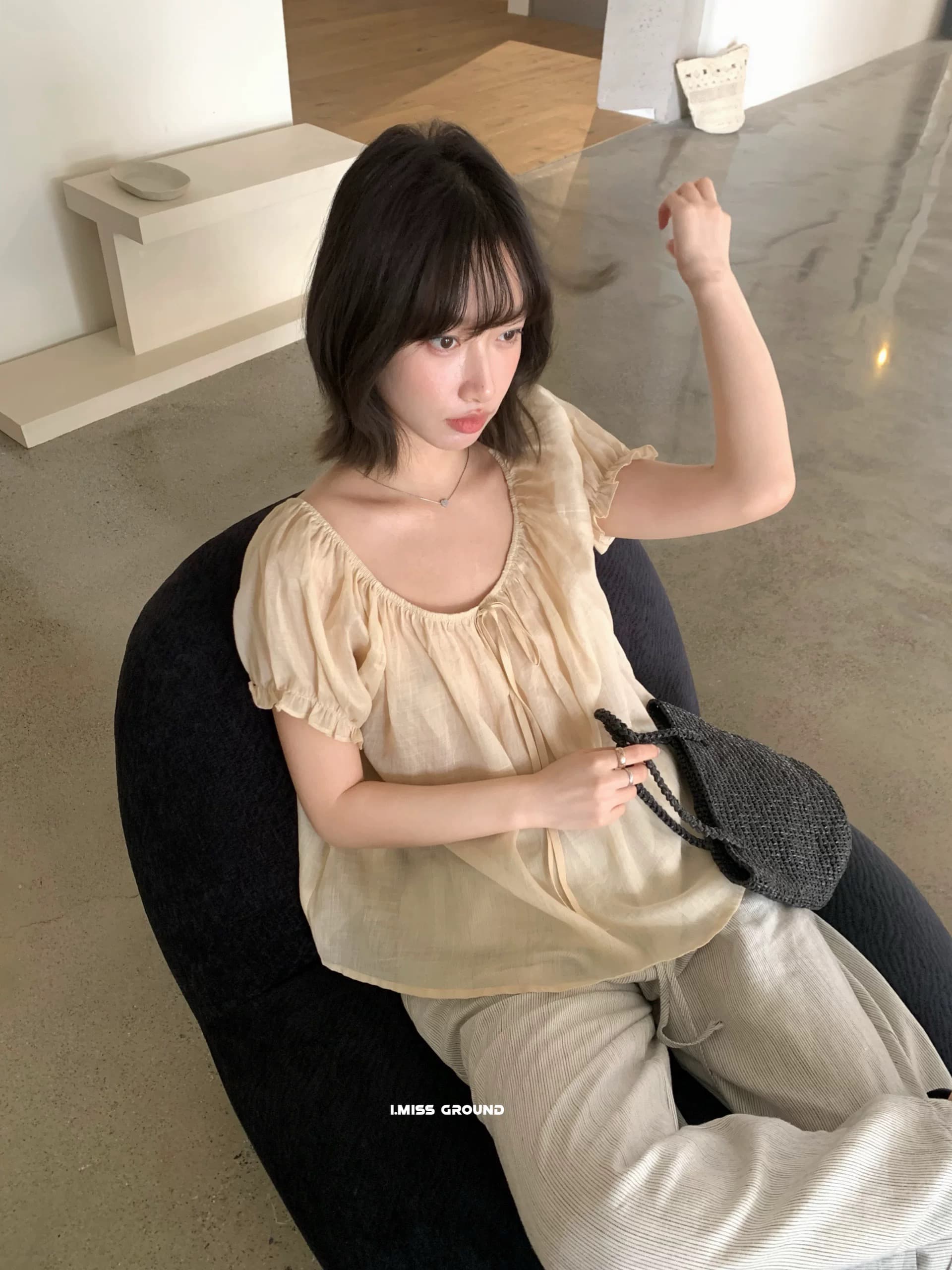라미 맨위 코라 오프숄더 2026 여름 새로운 거품 소매 캐주얼 작은 셔츠 r90702 상세 이미지 6
