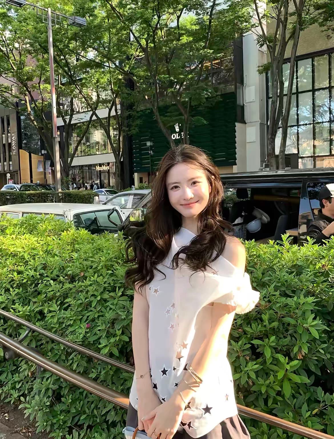 스타 맨위 여성 26ss 여름 새로운 홀로우 아웃 다용도 슬림해 보이는 민소매 반팔 티셔츠 조끼 상세 이미지 1