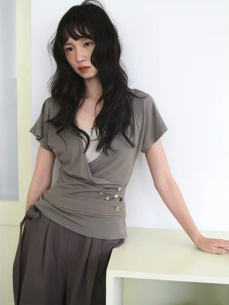 dorydory 캐주얼 바람 페이크 레이어드 Feifei 소매 티셔츠 여성 여름 V넥 반팔 회색 콩 그린 단추 장식 맨위