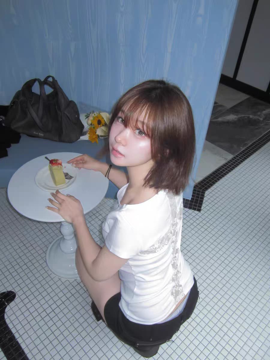 set 박하 녹색 레이스 백리스 십자가 알파벳 프린트 비스듬한 어깨 몸매 가꾸기 반팔 티셔츠 상세 이미지 5