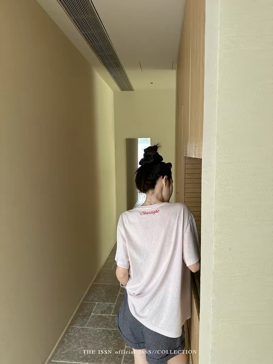 닝 부문 느긋한 프린트 라운드 넥 반팔 티셔츠 여성 여름 새로운 한국 스타일 루즈핏 슬림해 보이는 다용도 중간 길이 맨위 이미지 3