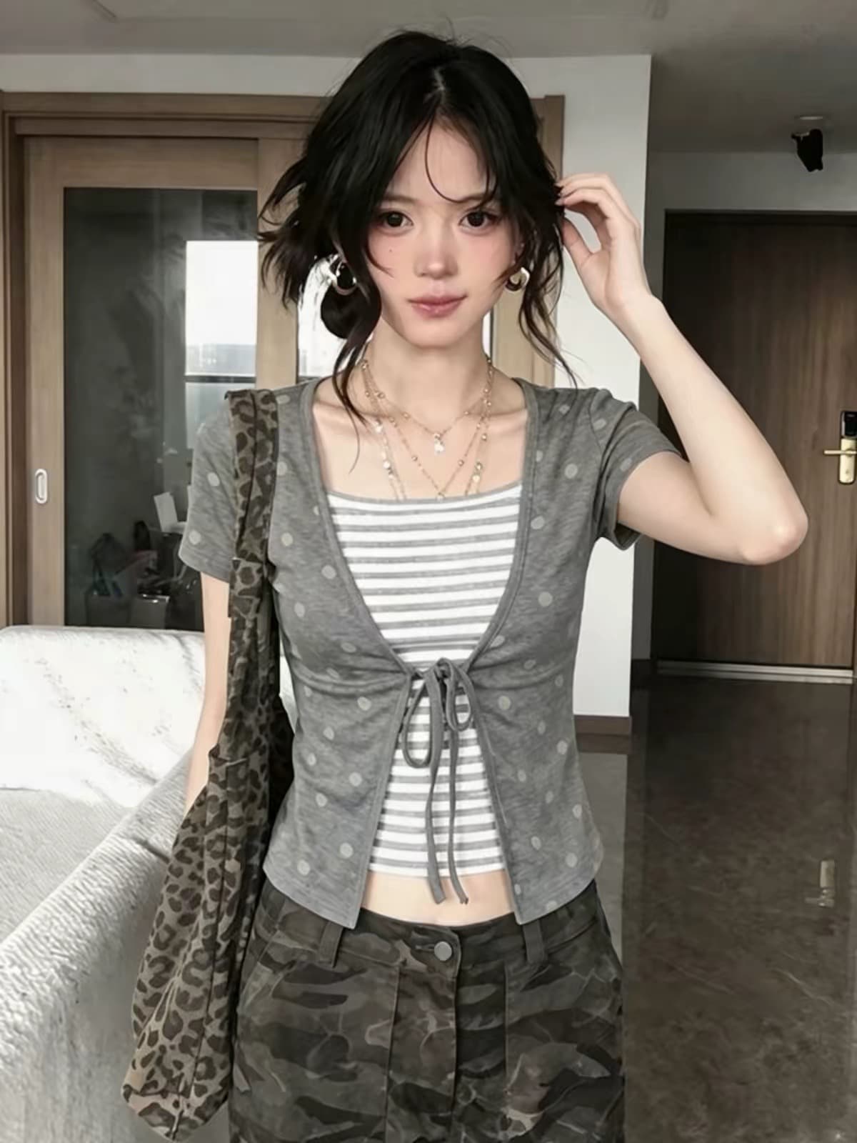 도트 무늬 스트라이프 페이크 레이어드 반팔 티셔츠 여성 여름 착용 가져 가라. 디자인 센스 V넥 허리 수축 슬림해 보이는 한 부서 달콤함 맨위 상세 이미지 4
