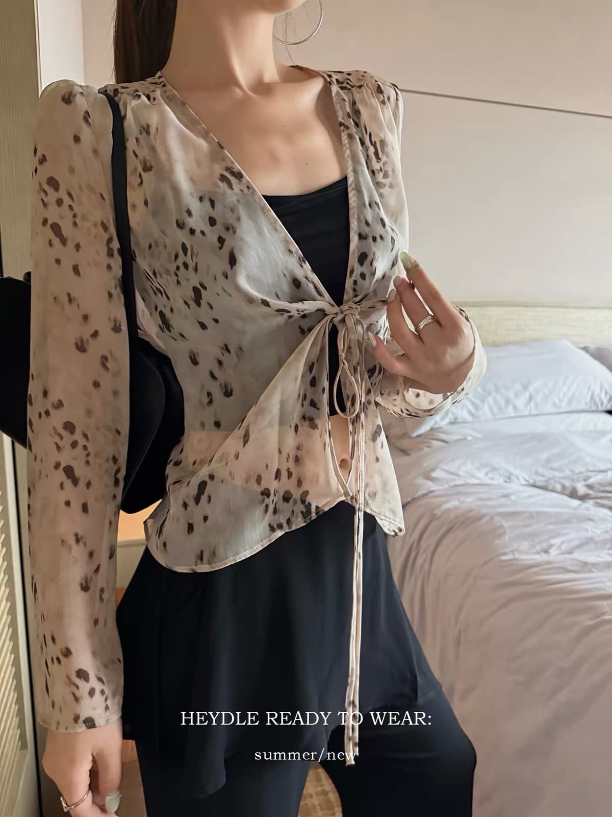 검은 콩 흠 여름 와일드 상황 레오파드 무늬 V넥 긴팔 쉬폰 블라우스 나만의 것을 가져와 라. 가슴 패드 캐미솔 투피스 슈트 상세 이미지 7