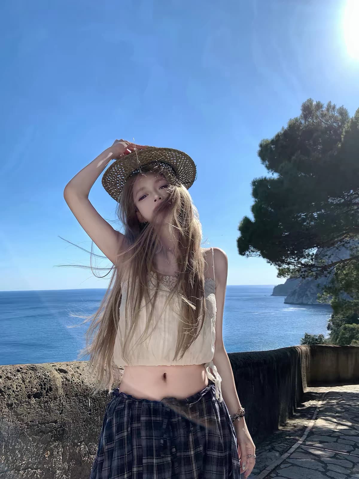 ceezzzi 차 정오 향기로운 화이트 색상 캐미솔 여름 외출용 레이스 조각 디자인 센스 민소매 짧은 맨위 상세 이미지 2