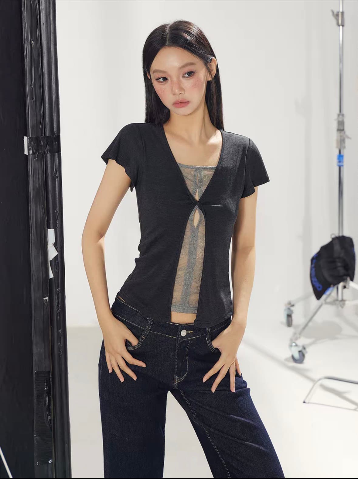 withmin 핫걸 페이크 레이어드 반팔 티셔츠 여성 2026 여름 새로운 홀로우 아웃 레이스 조각 몸매 가꾸기 맨위