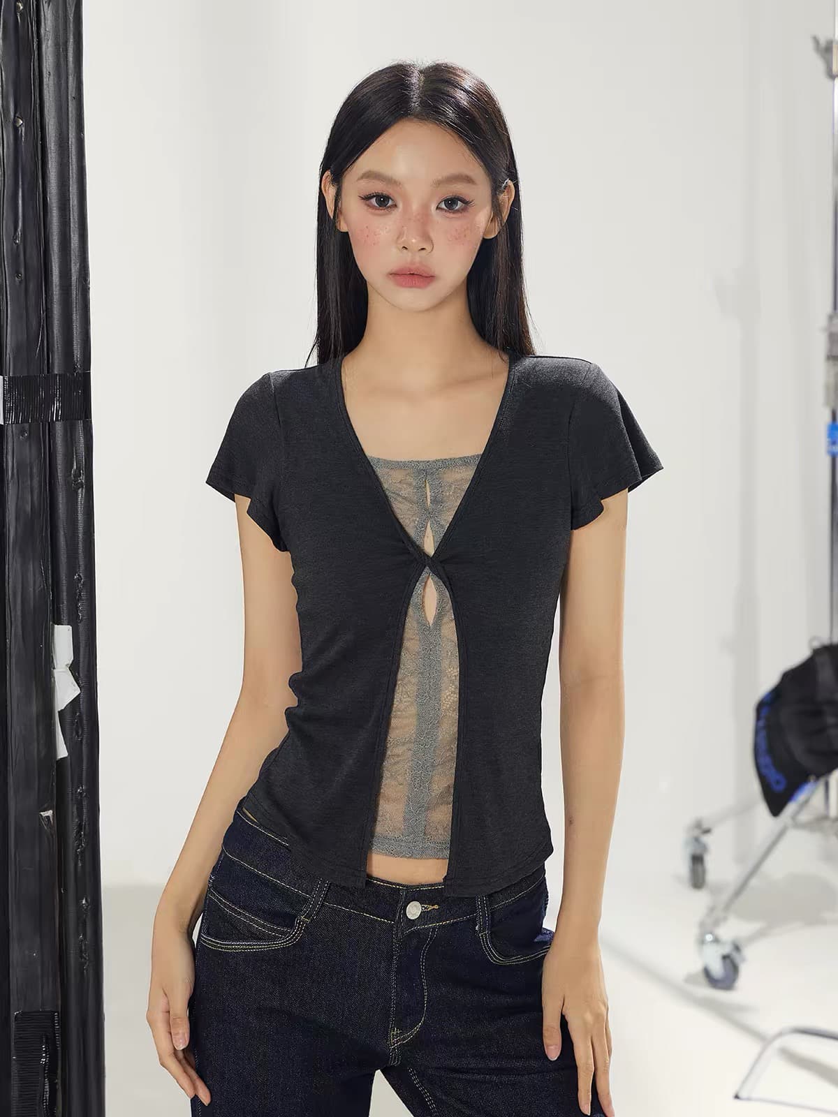 withmin 핫걸 페이크 레이어드 반팔 티셔츠 여성 2026 여름 새로운 홀로우 아웃 레이스 조각 몸매 가꾸기 맨위 상세 이미지 3