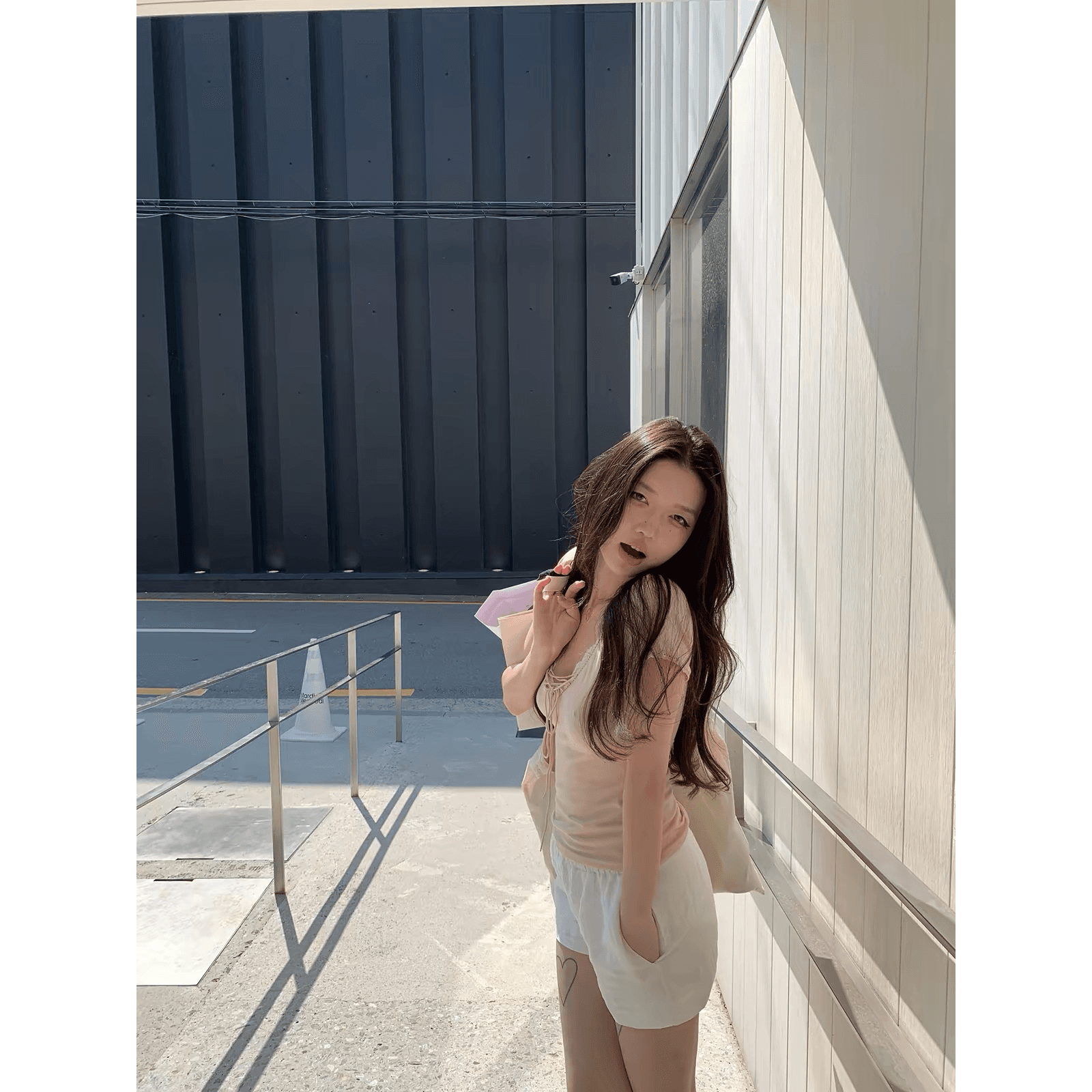 sheepland 일상 현혹 주간 실크 V넥 스트랩 레이스 반팔 티셔츠 여성 여름 허리 수축 슬림해 보이는 긍정적 인 어깨 의류 이미지 5