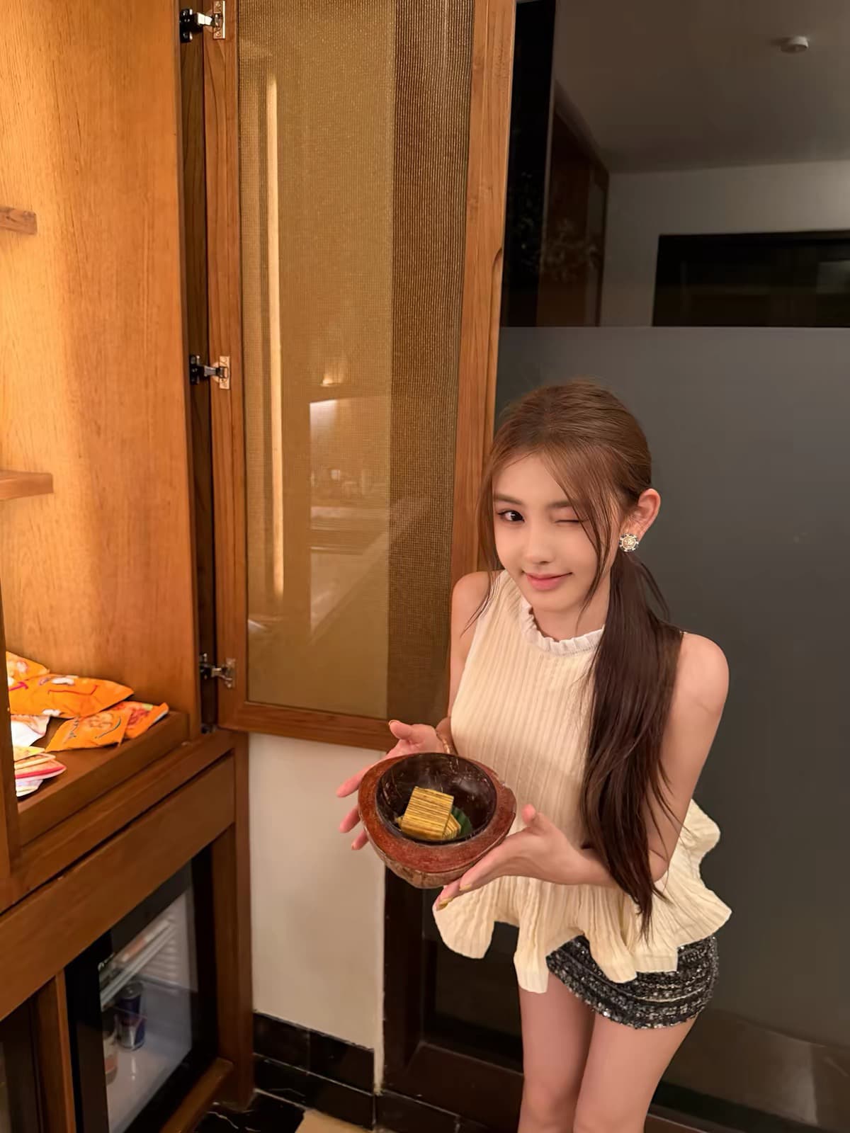 okmashop 矜贵 미시 프릴 니트 스웨터 여성 여름 품격 몸매 가꾸기 슬림해 보이는 민소매 맨위 이미지 3