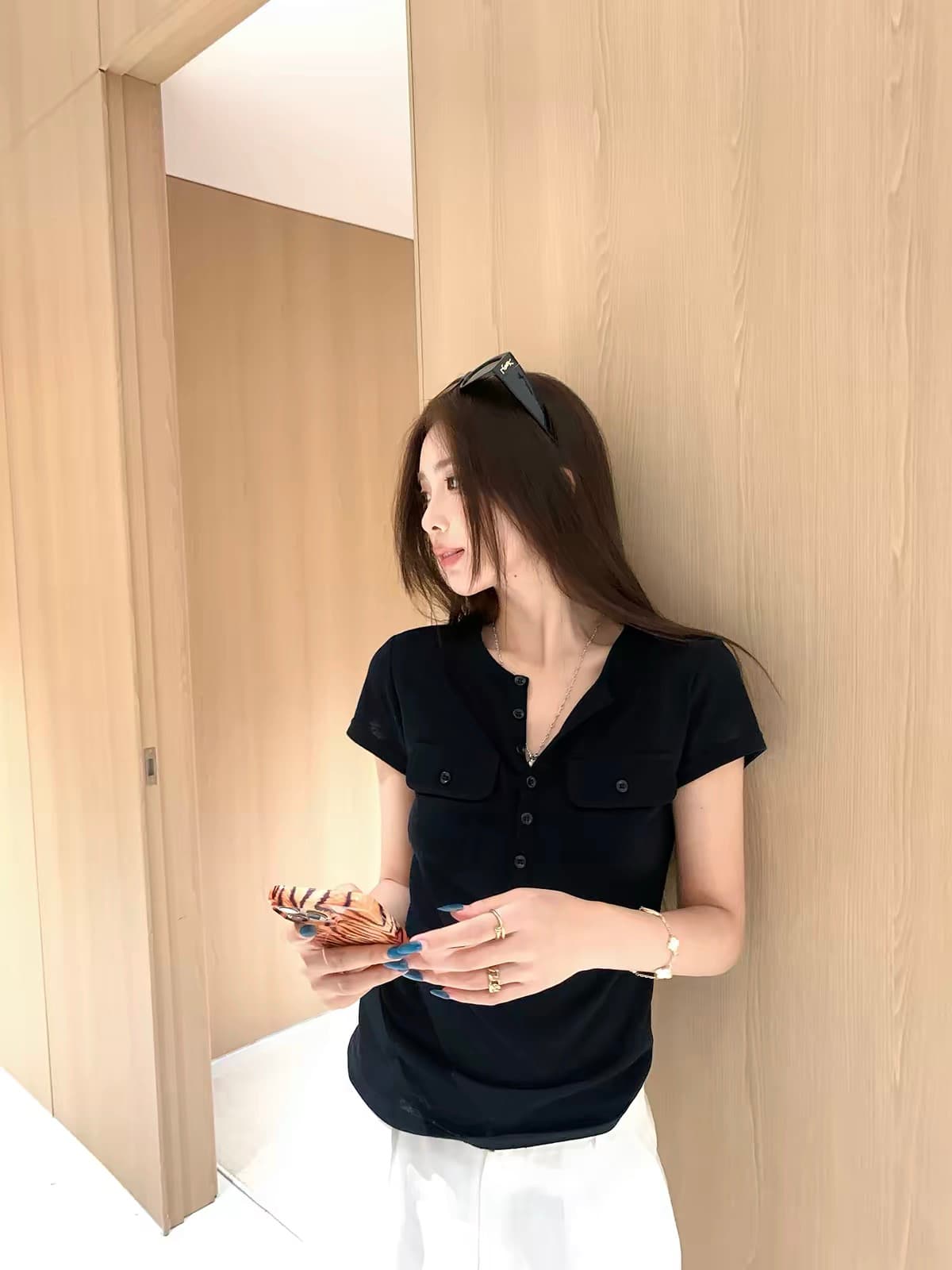 작은 6 월 6 월 브리트니 c 조금 스키니 t 세부 사항 전체 점수 3 차원 워크웨어 주머니 슬림해 보이는 마이크로 허리 수축 반팔 티셔츠 이미지 2